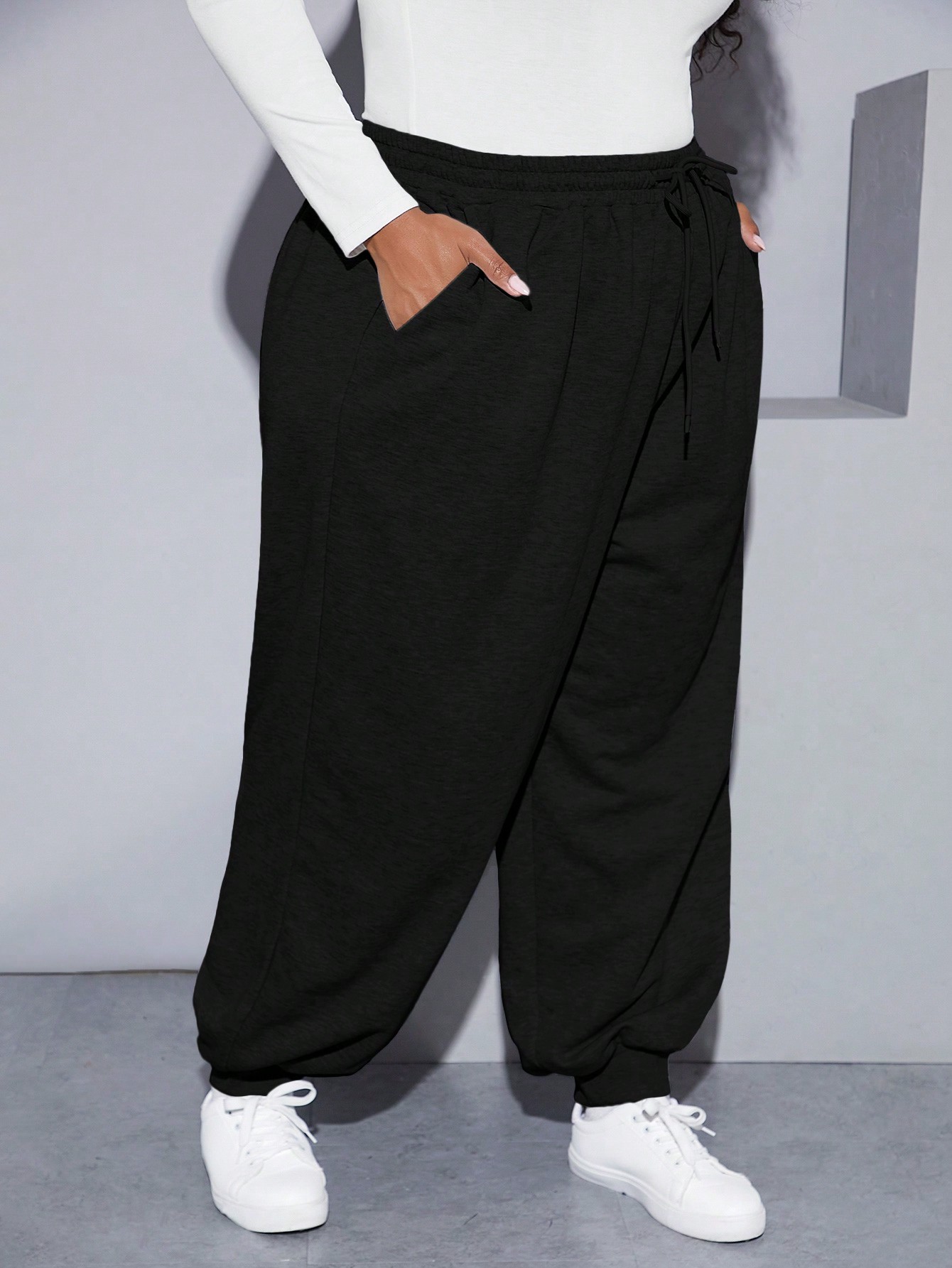 In Black Plus Size Sweatpants