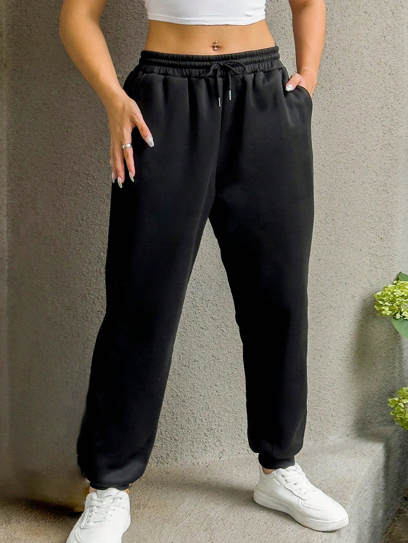 In Black Plus Size Sweatpants