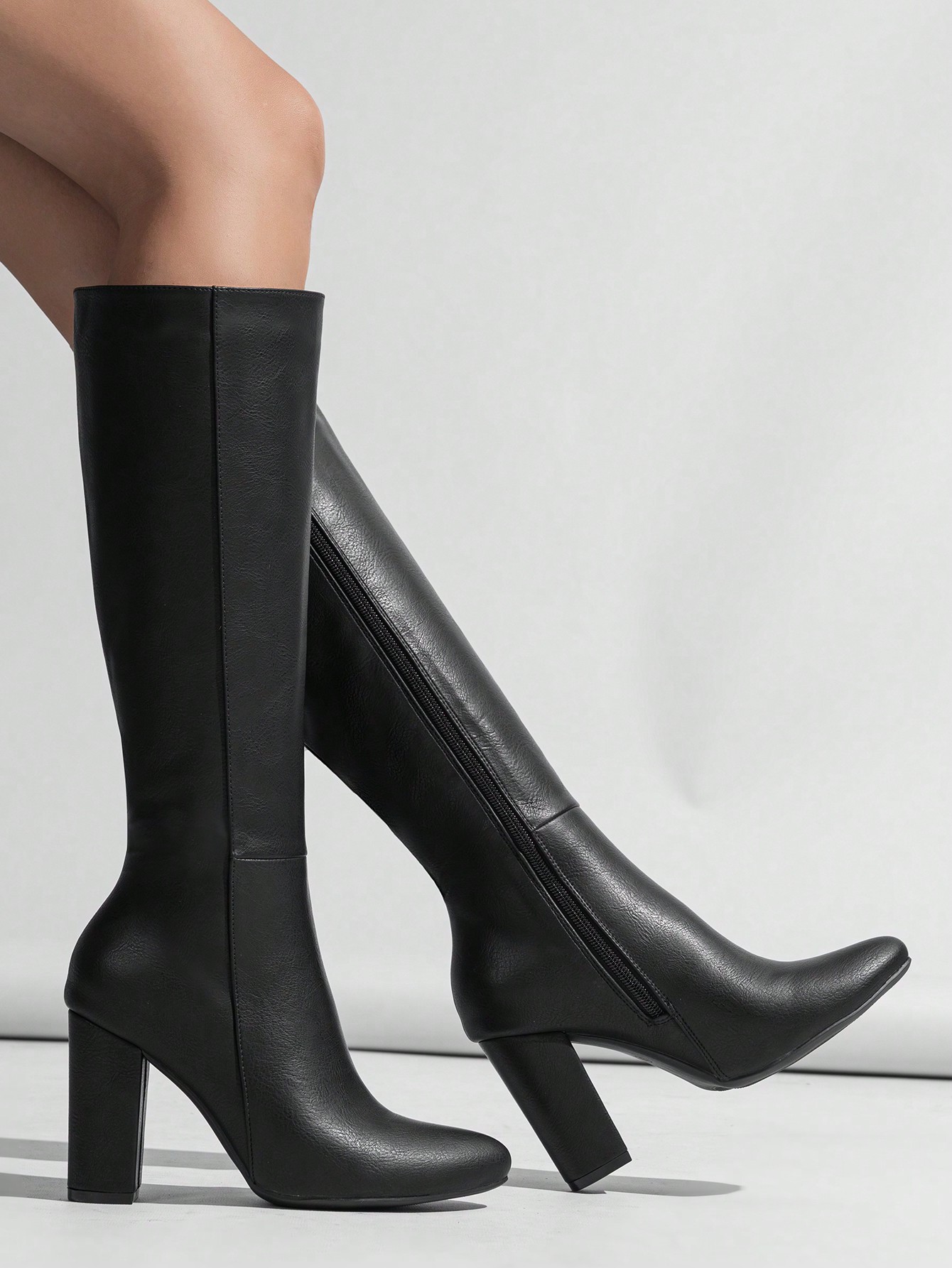 In Black Women Knee-High Boots