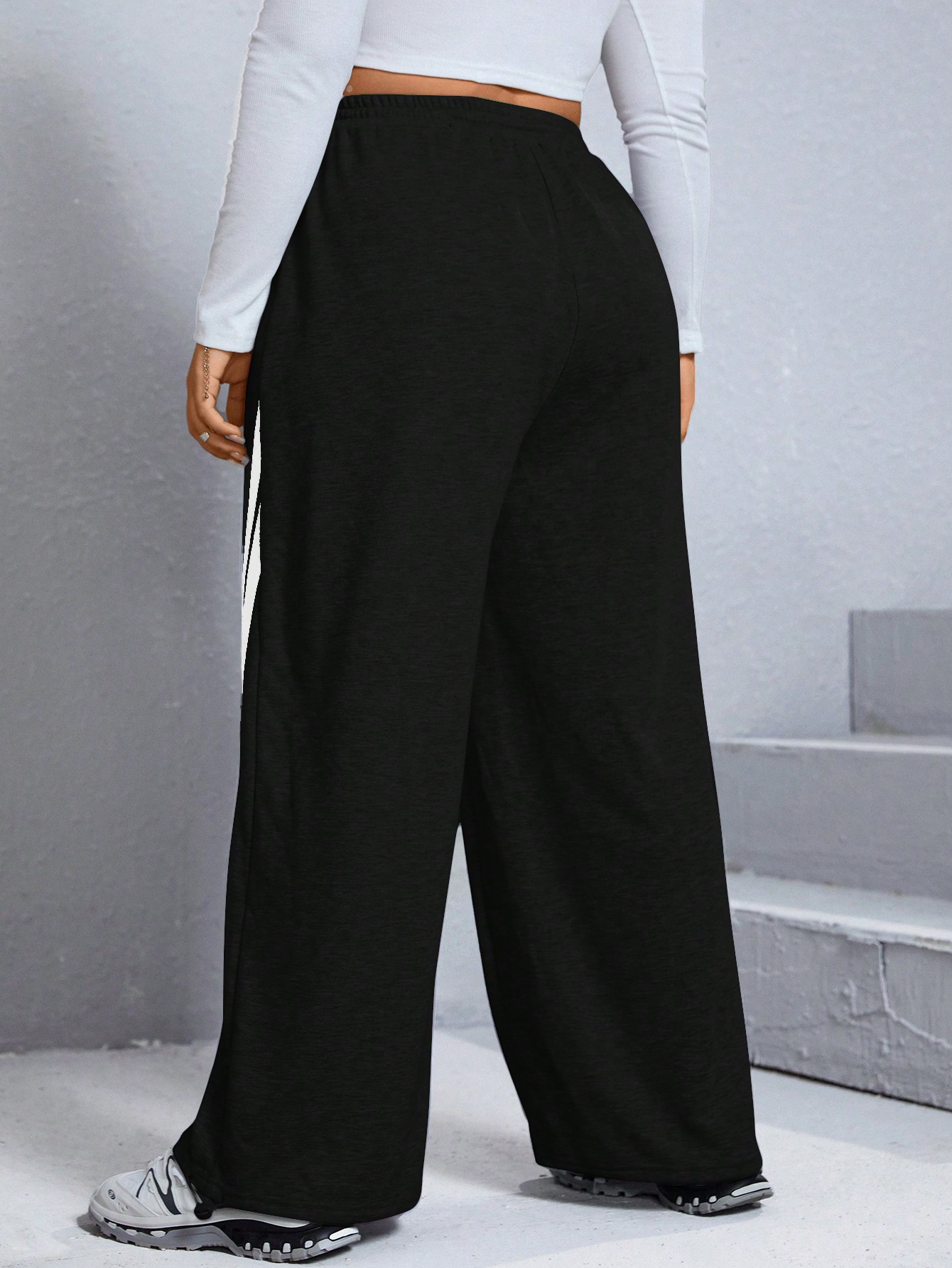 In Black Plus Size Sweatpants