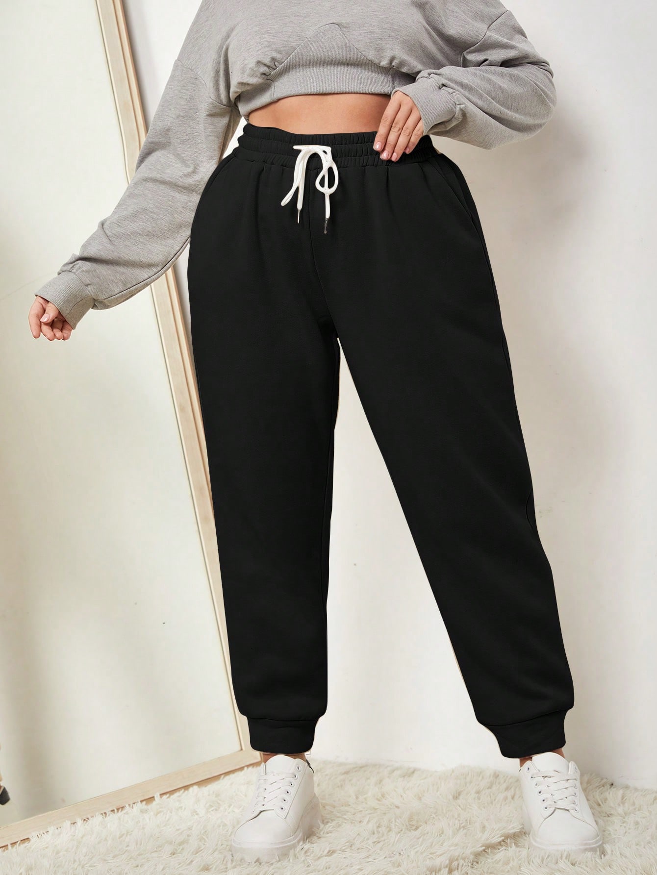 In Black Plus Size Sweatpants