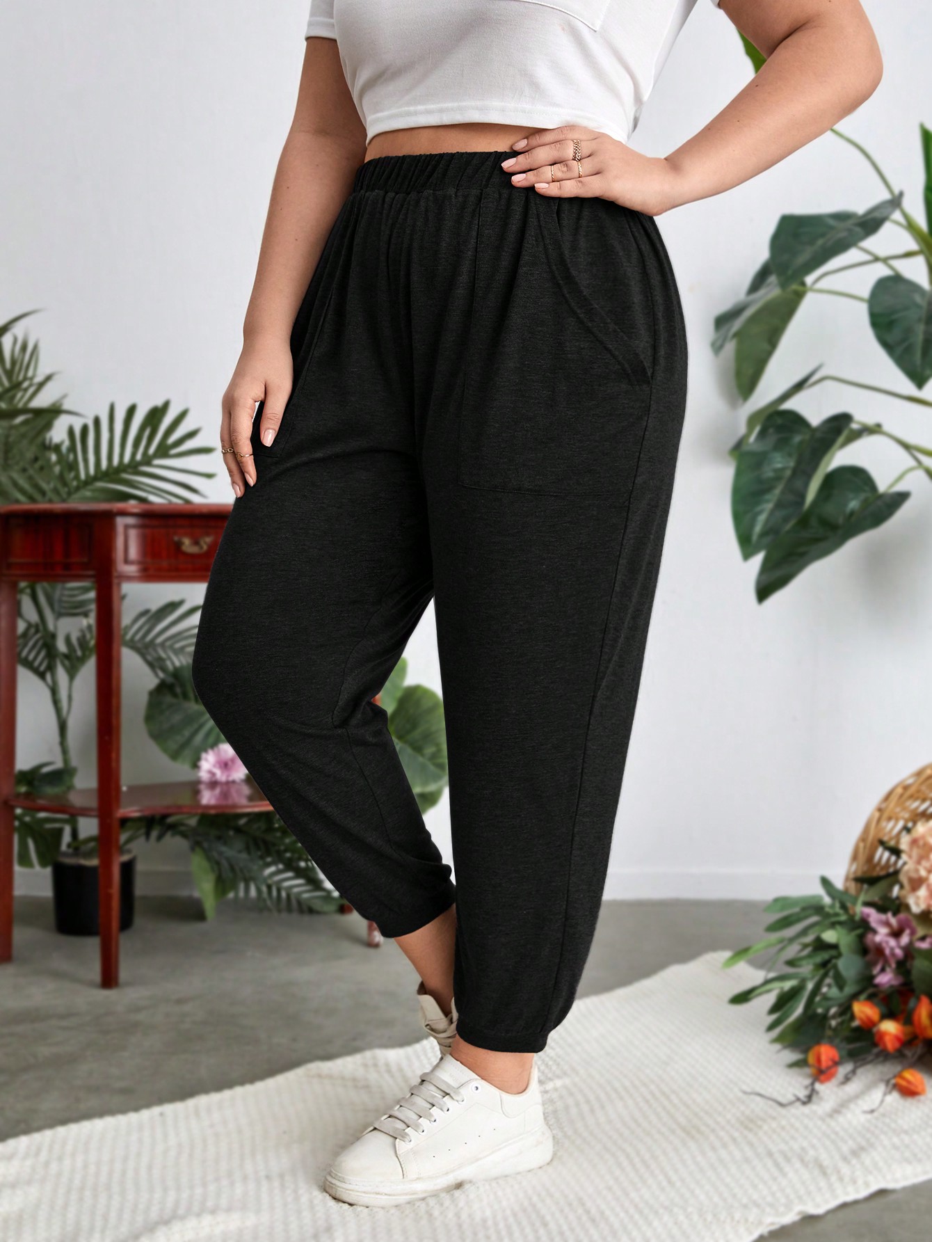 In Black Plus Size Sweatpants