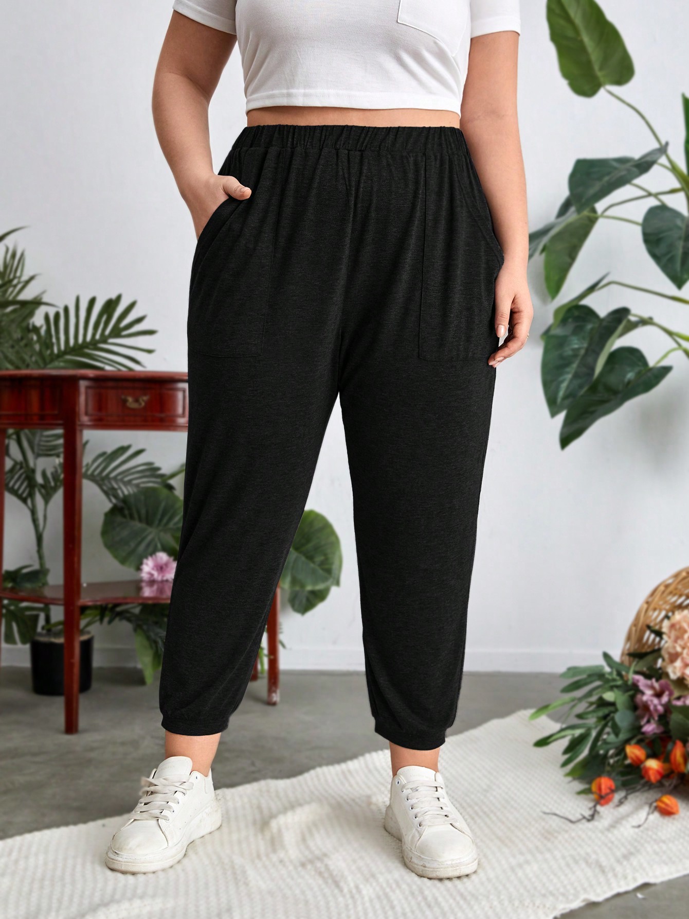 In Black Plus Size Sweatpants