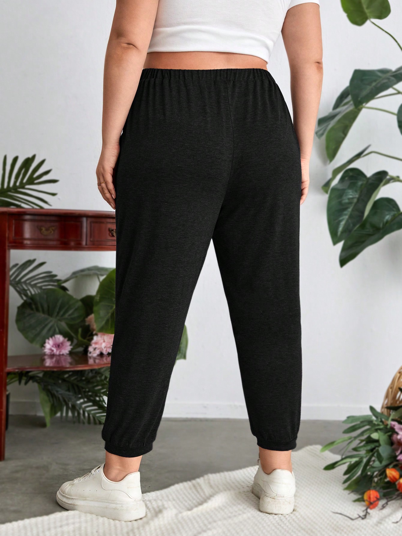 In Black Plus Size Sweatpants