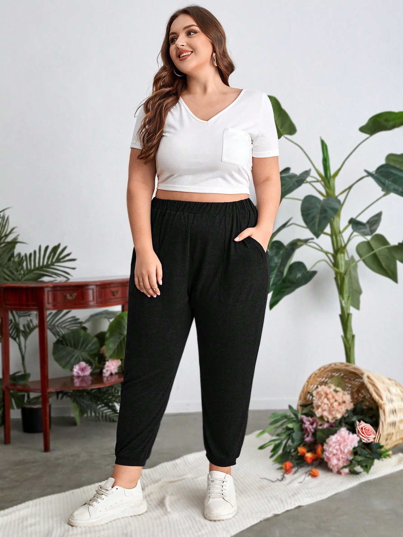 In Black Plus Size Sweatpants