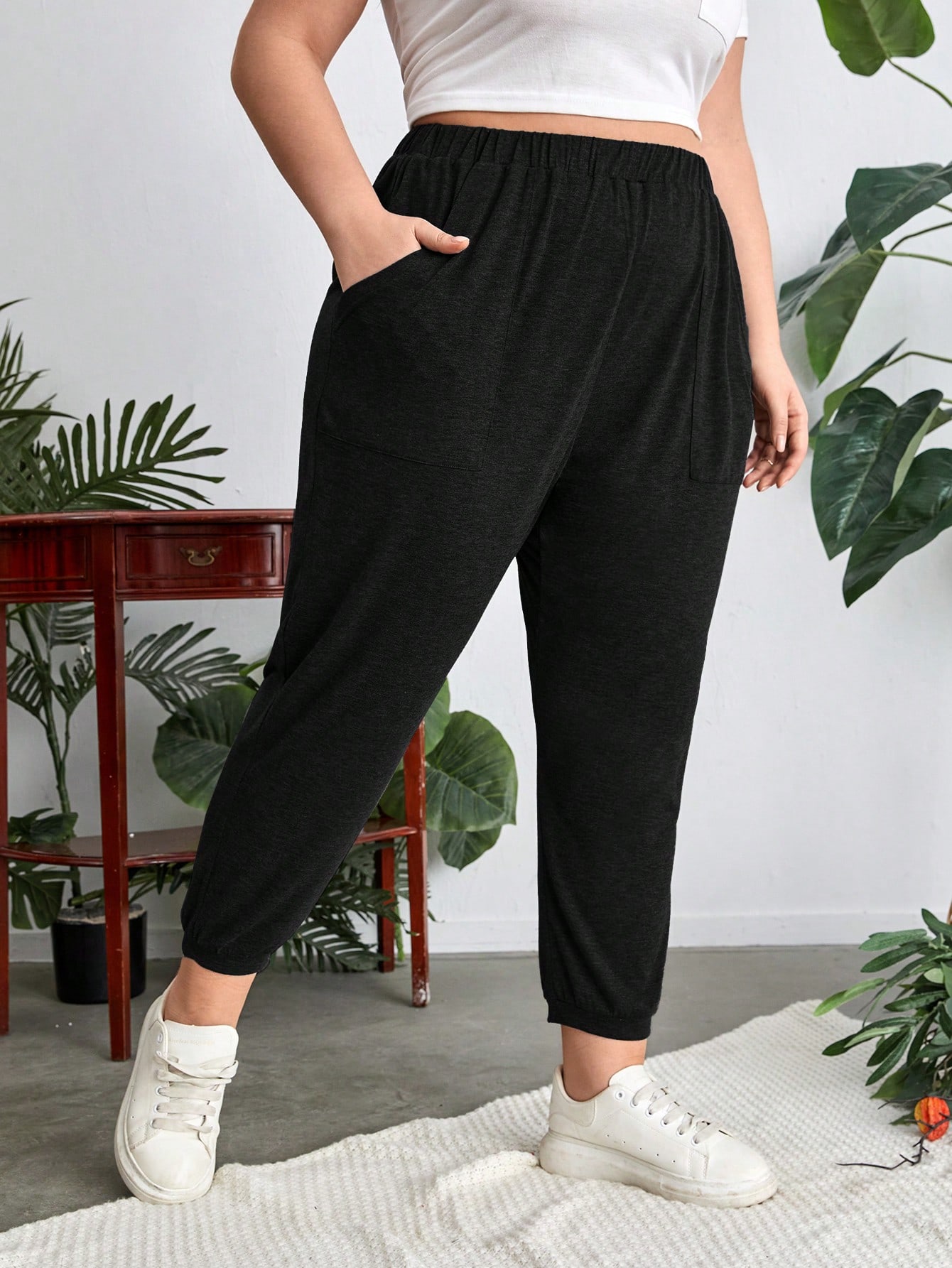 In Black Plus Size Sweatpants