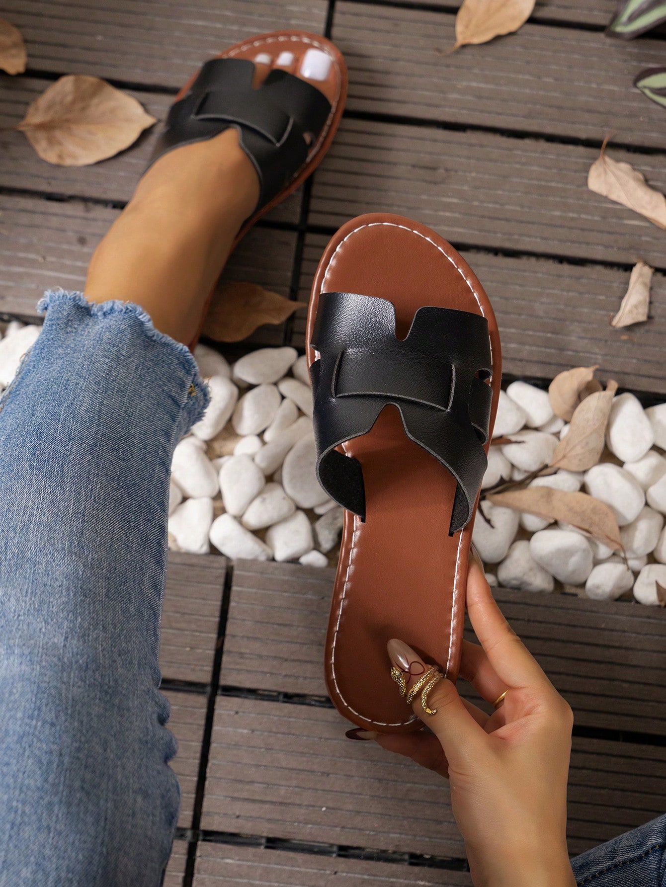 In Mocha Brown Women Flat Sandals