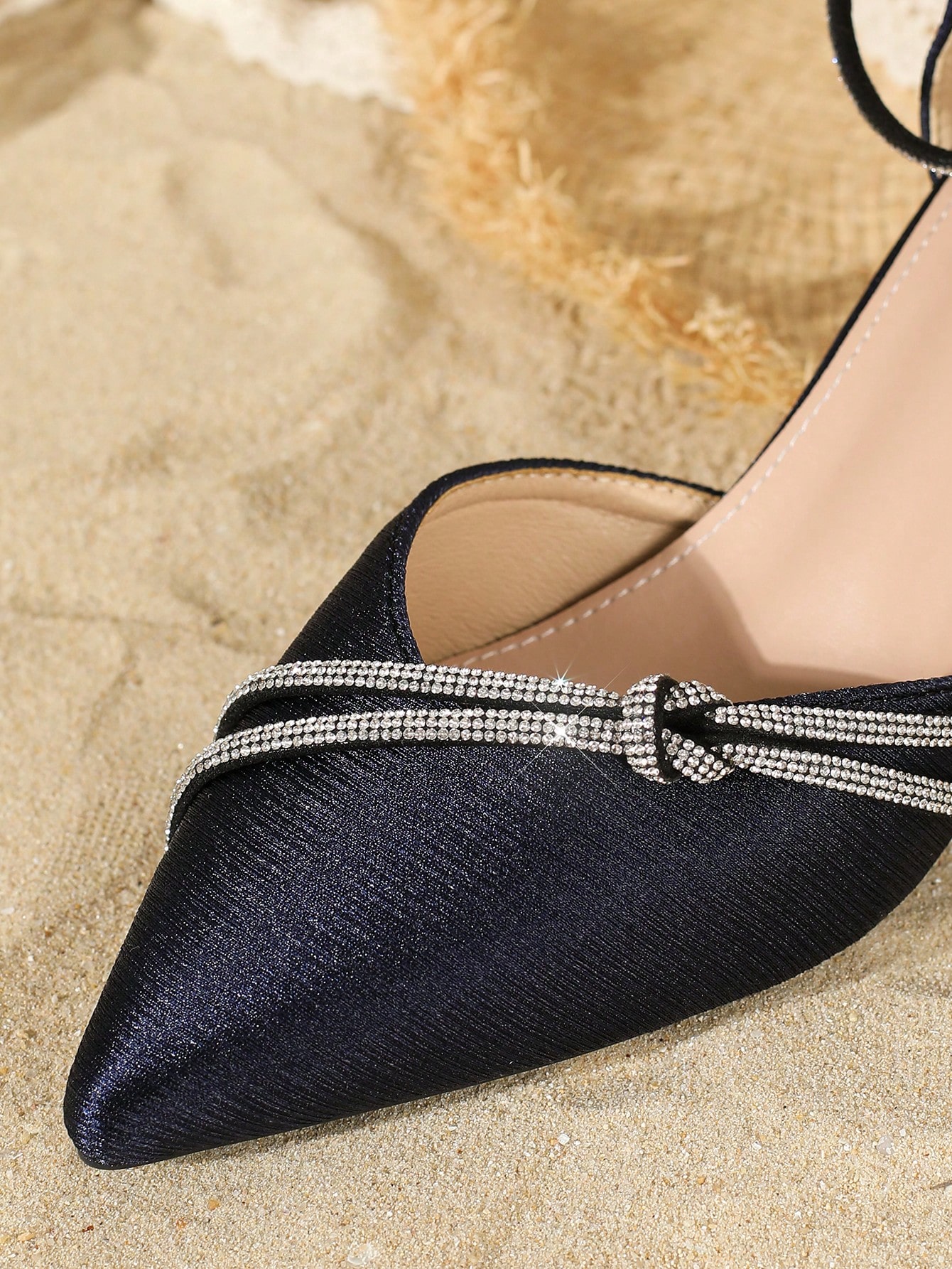 In Navy Blue Women Pumps