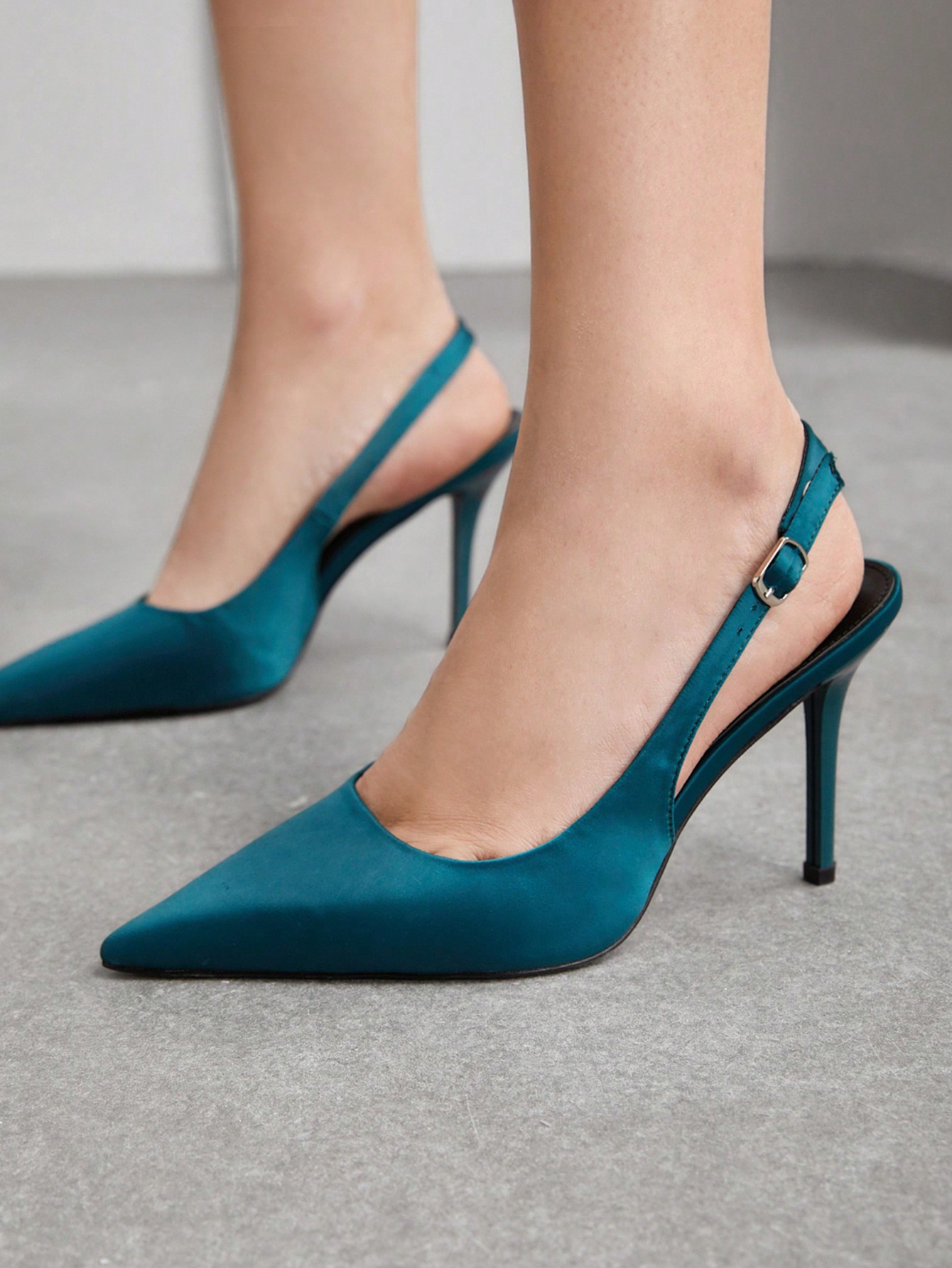 In Navy Blue Women Pumps