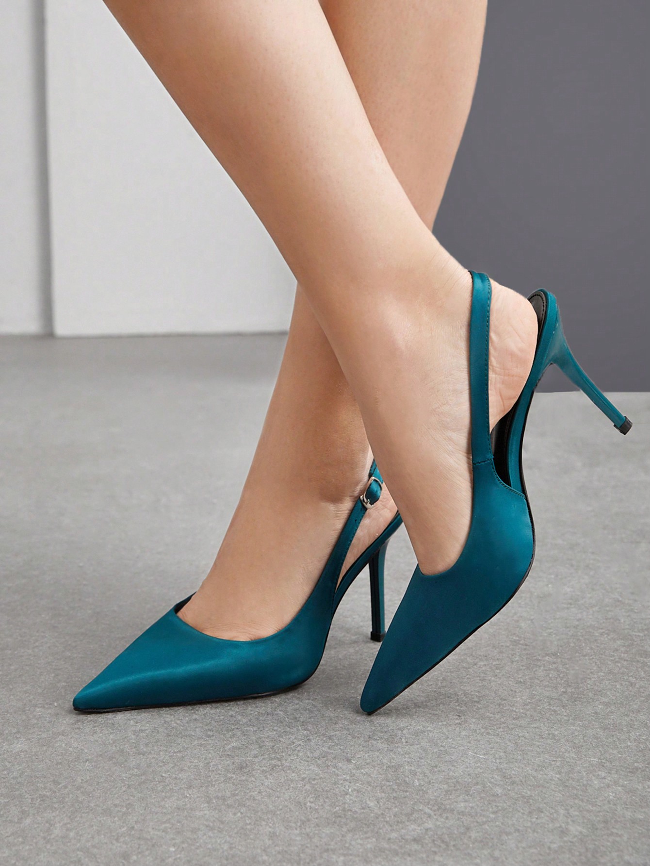 In Navy Blue Women Pumps