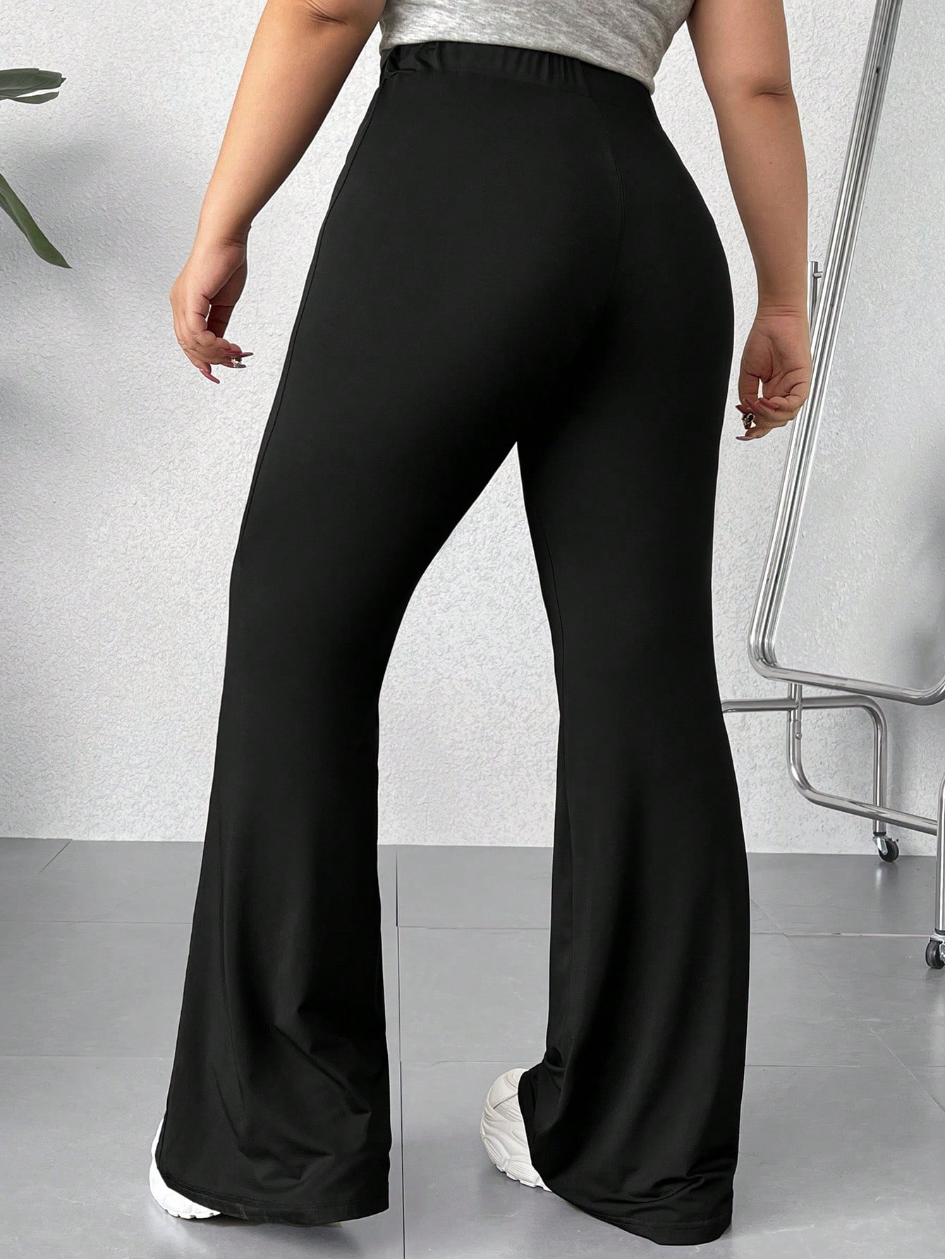 In Black Plus Size Sweatpants