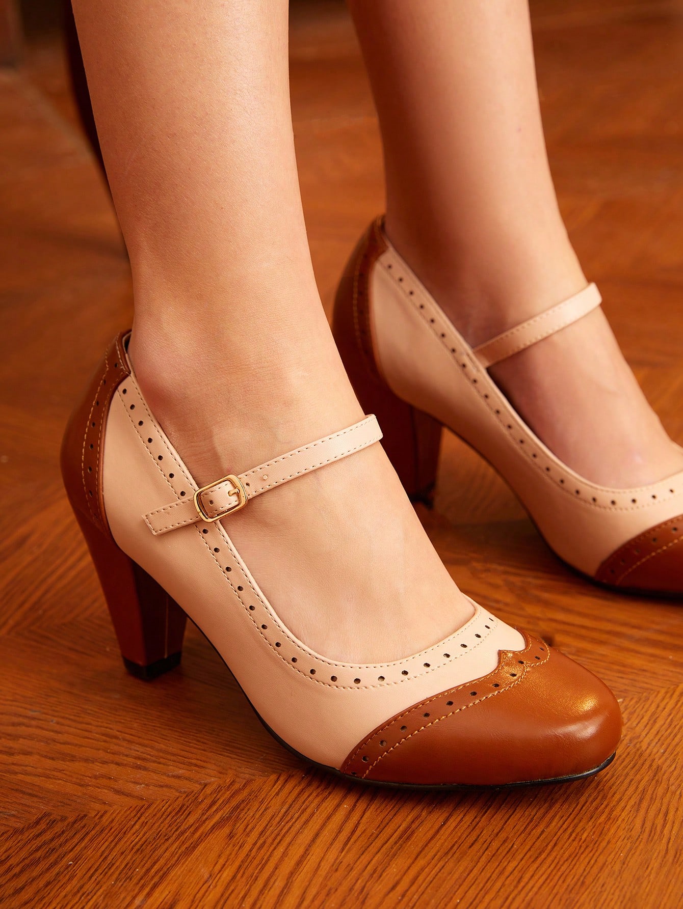 In Camel Women Pumps