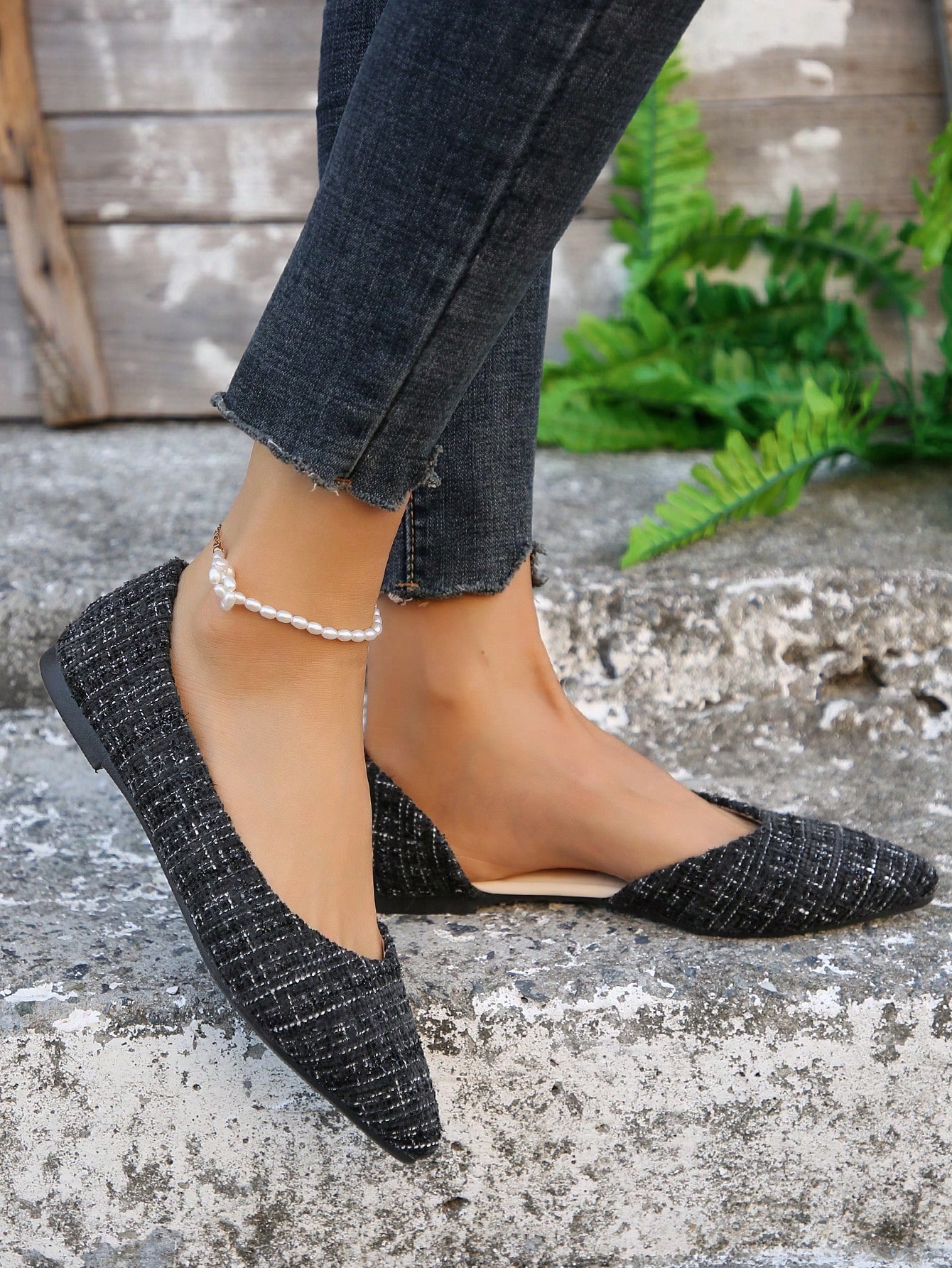 In Black Women Flats