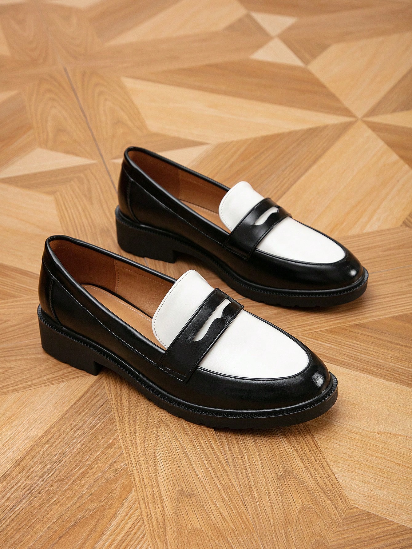 In Black and White Women Flats