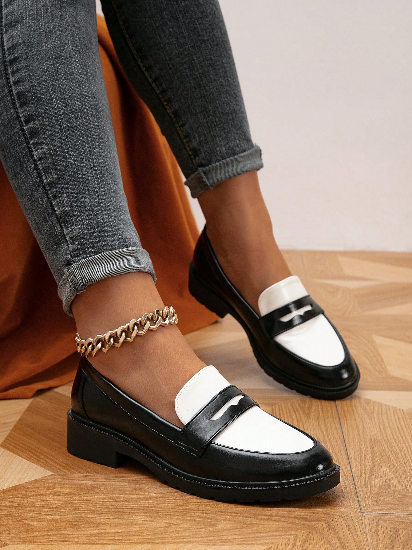 In Black and White Women Flats