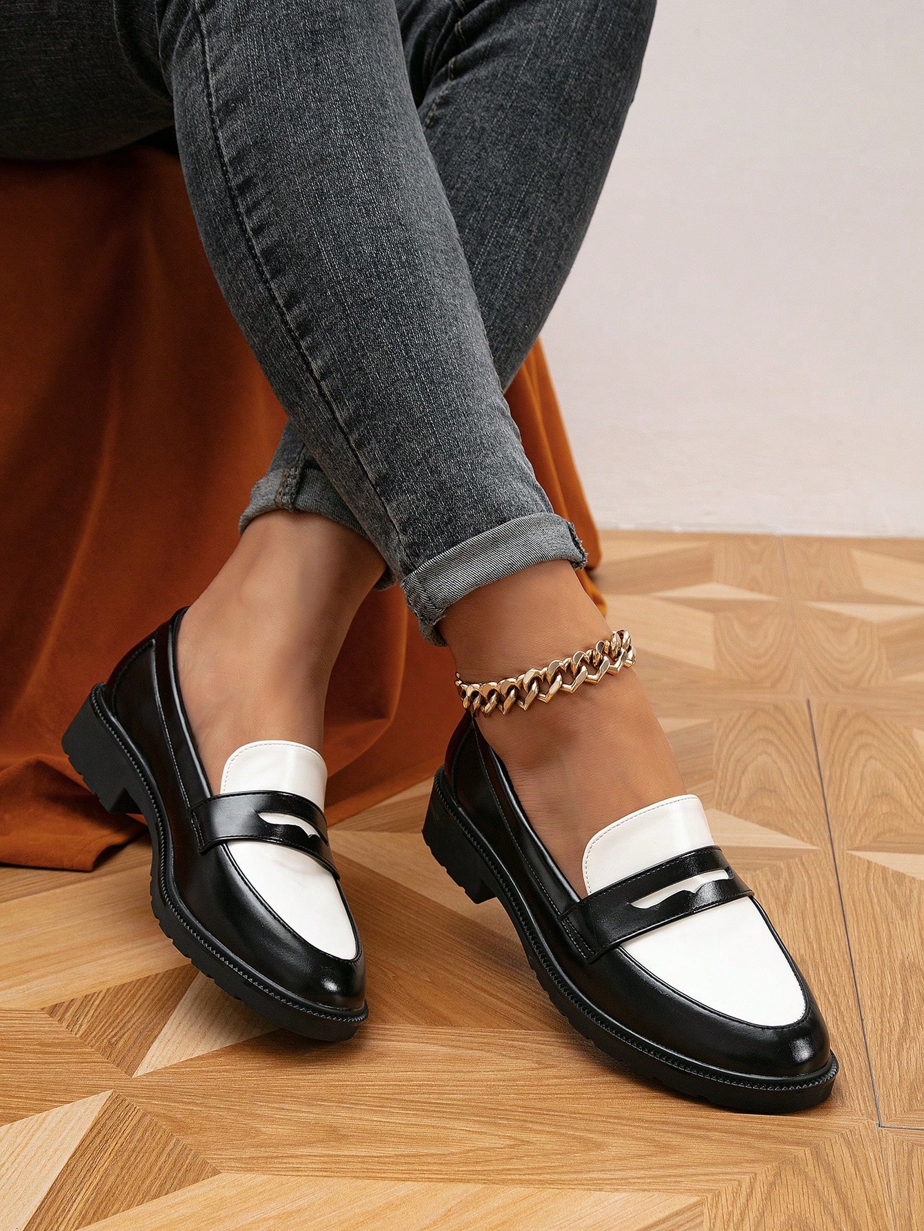 In Black and White Women Flats