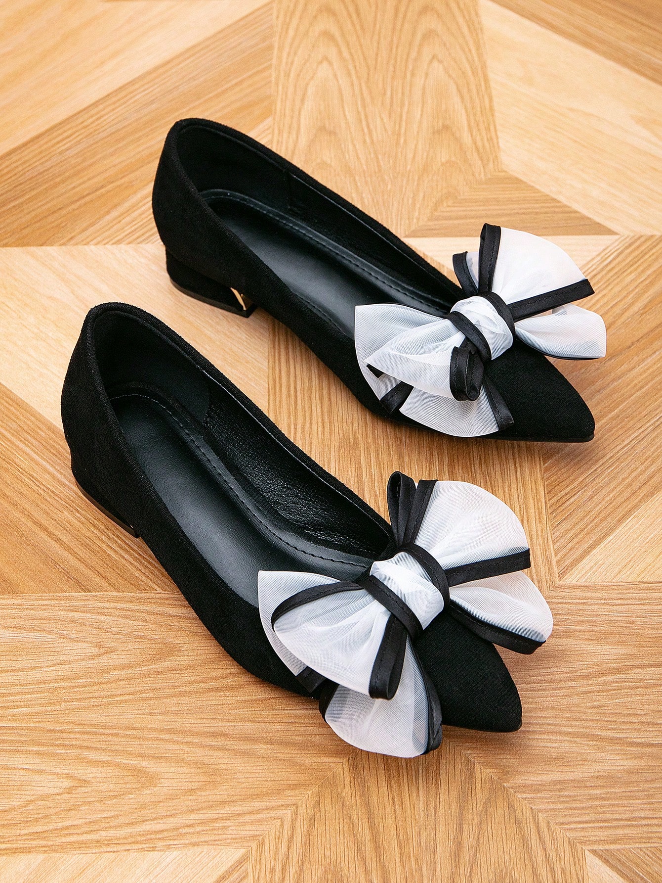 In Black and White Women Flats