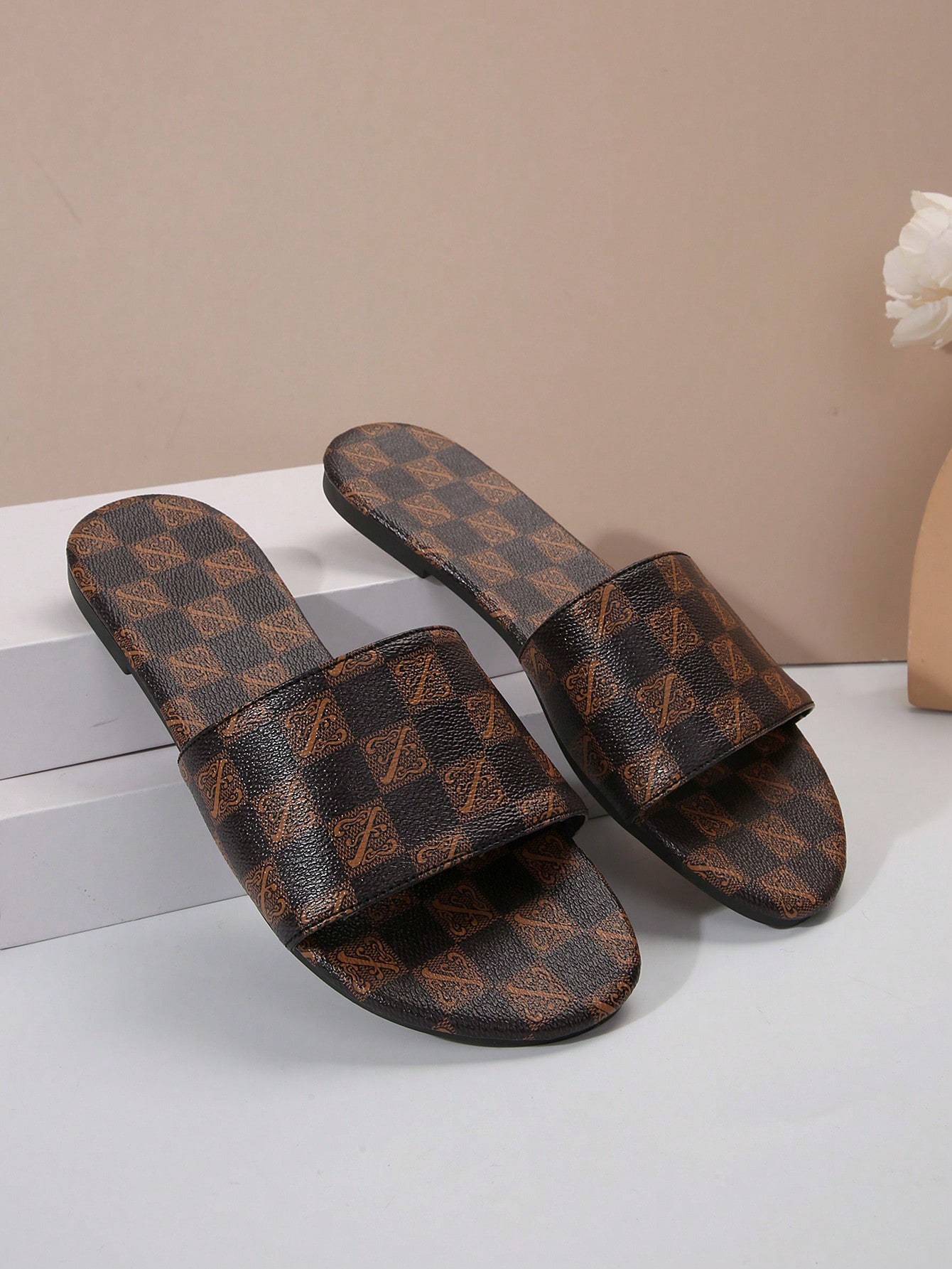 In Mocha Brown Women Flat Sandals