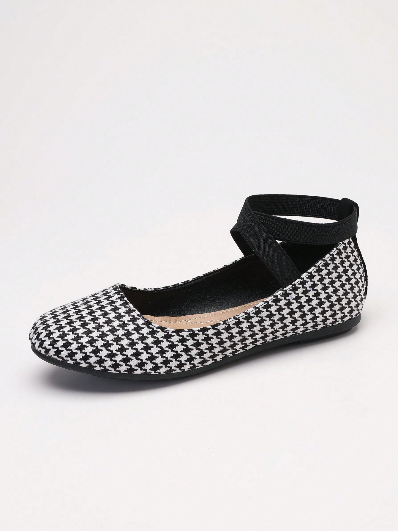 In Black and White Women Flats