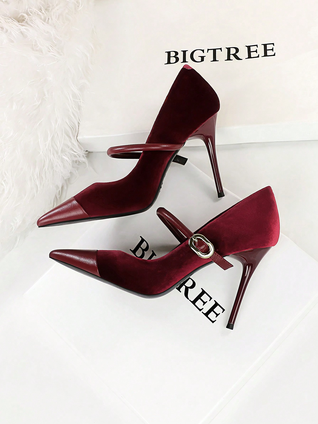 In Burgundy Women Pumps