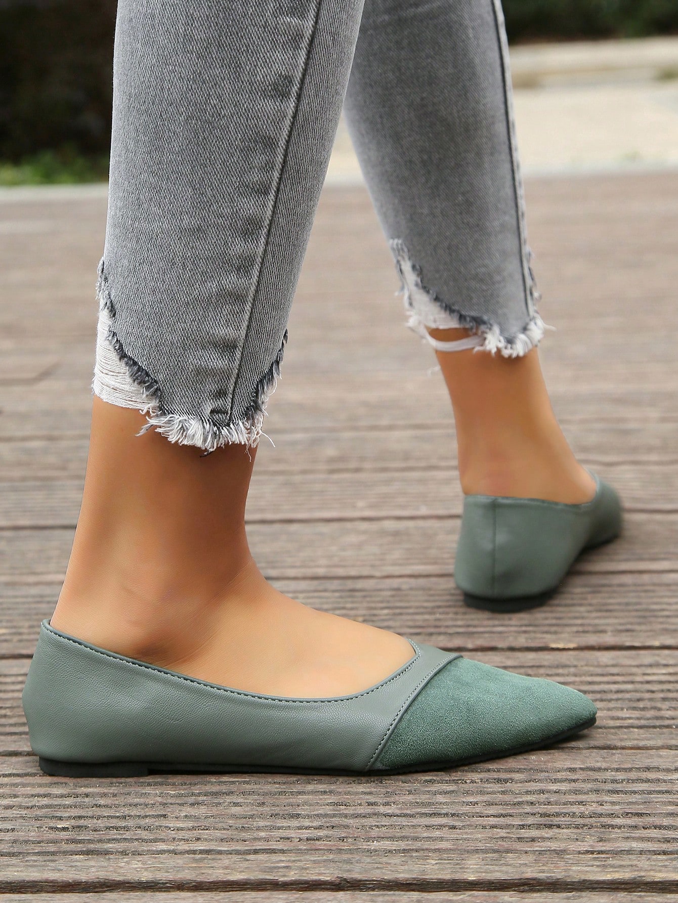 In Green Women Flats