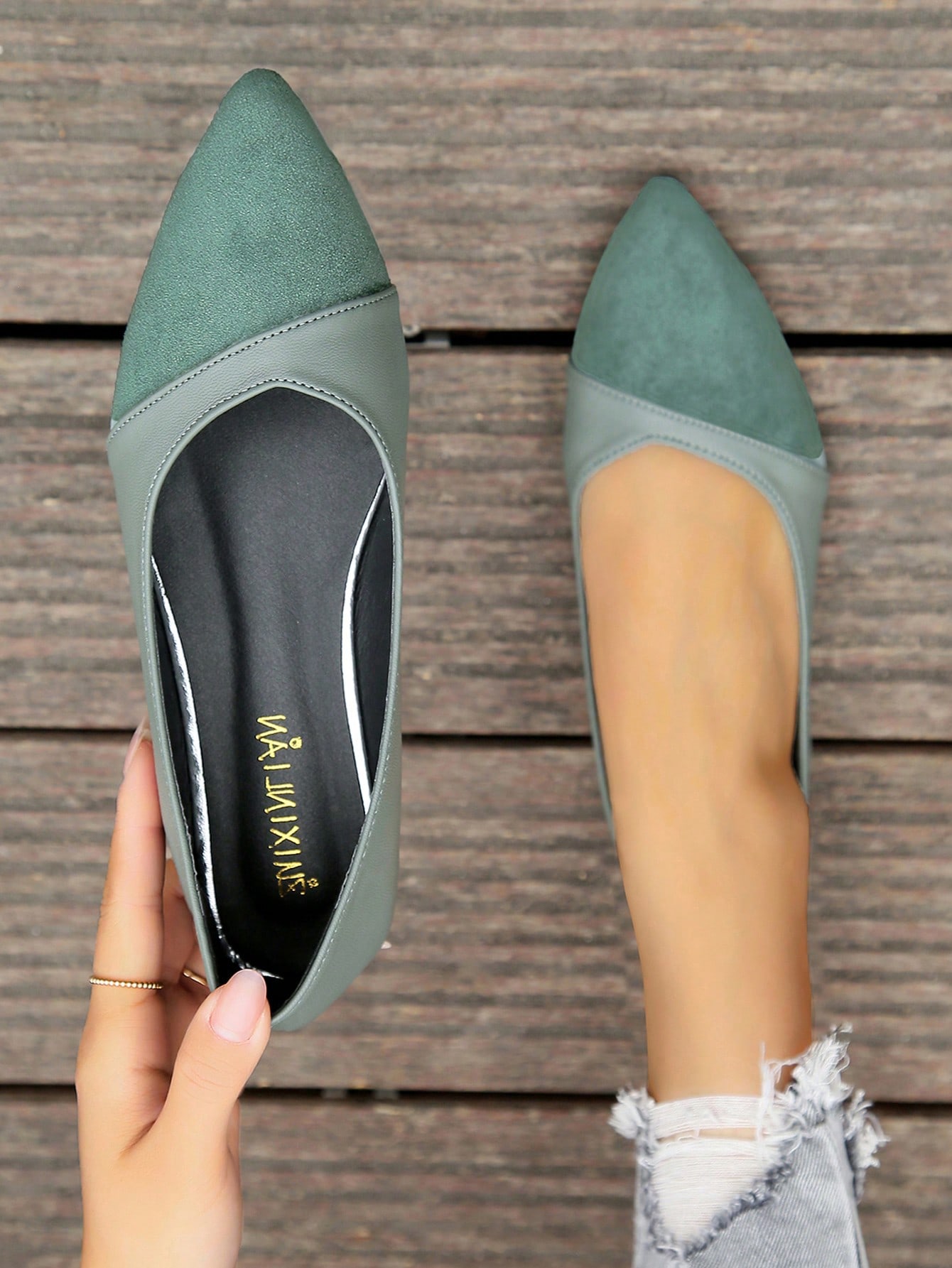 In Green Women Flats