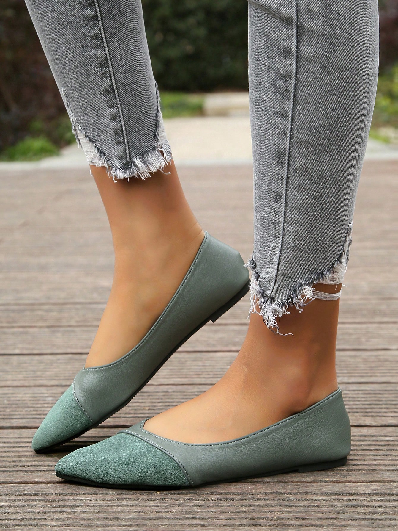 In Green Women Flats