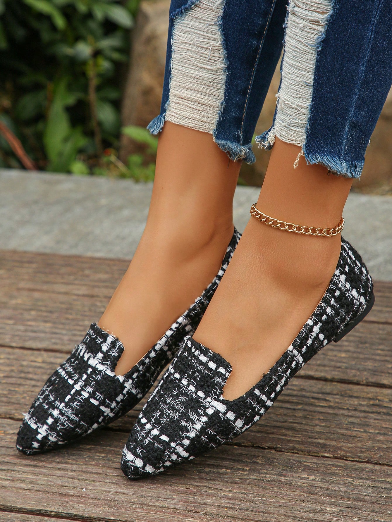 In Black and White Women Flats