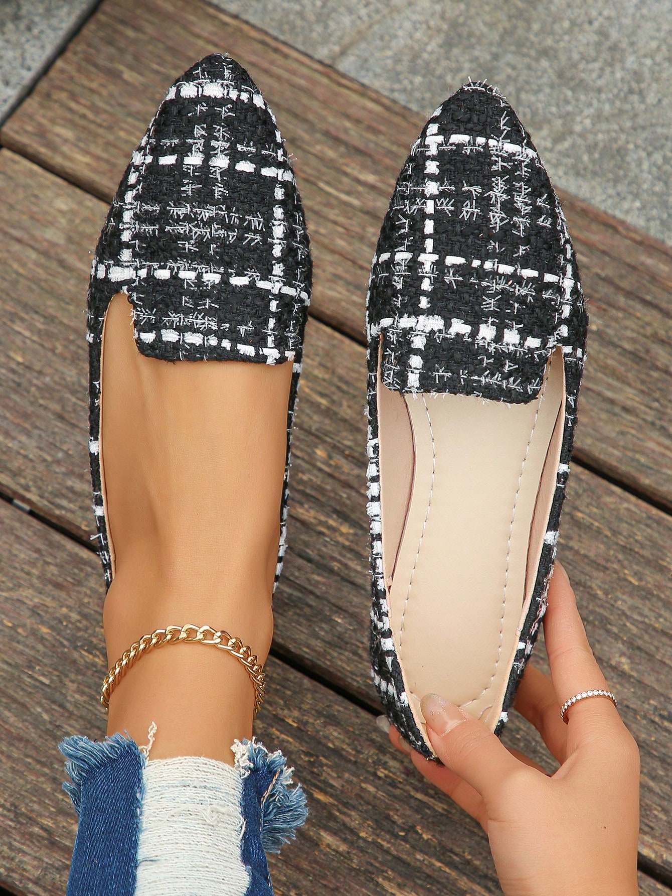 In Black and White Women Flats