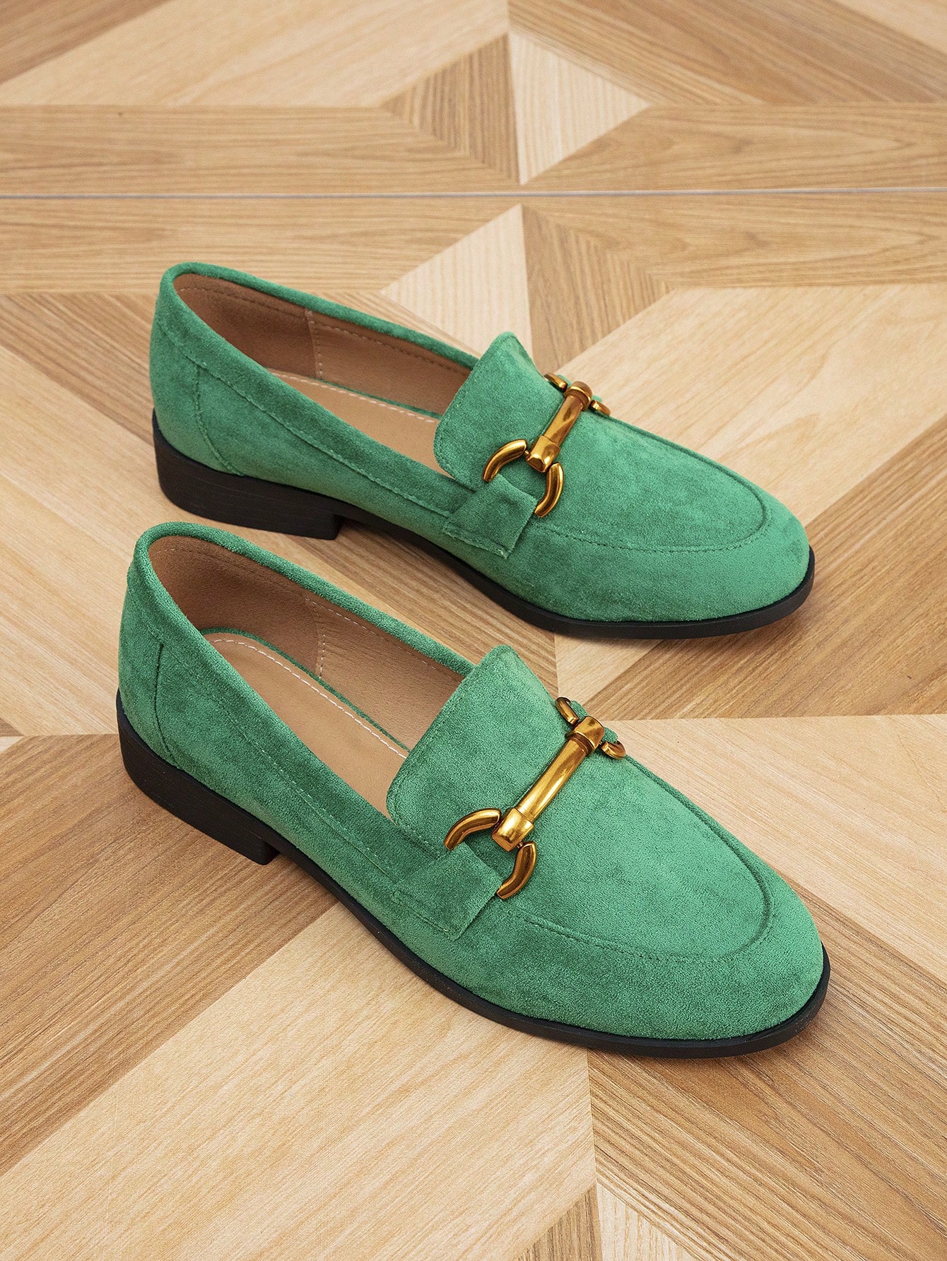 In Green Women Flats