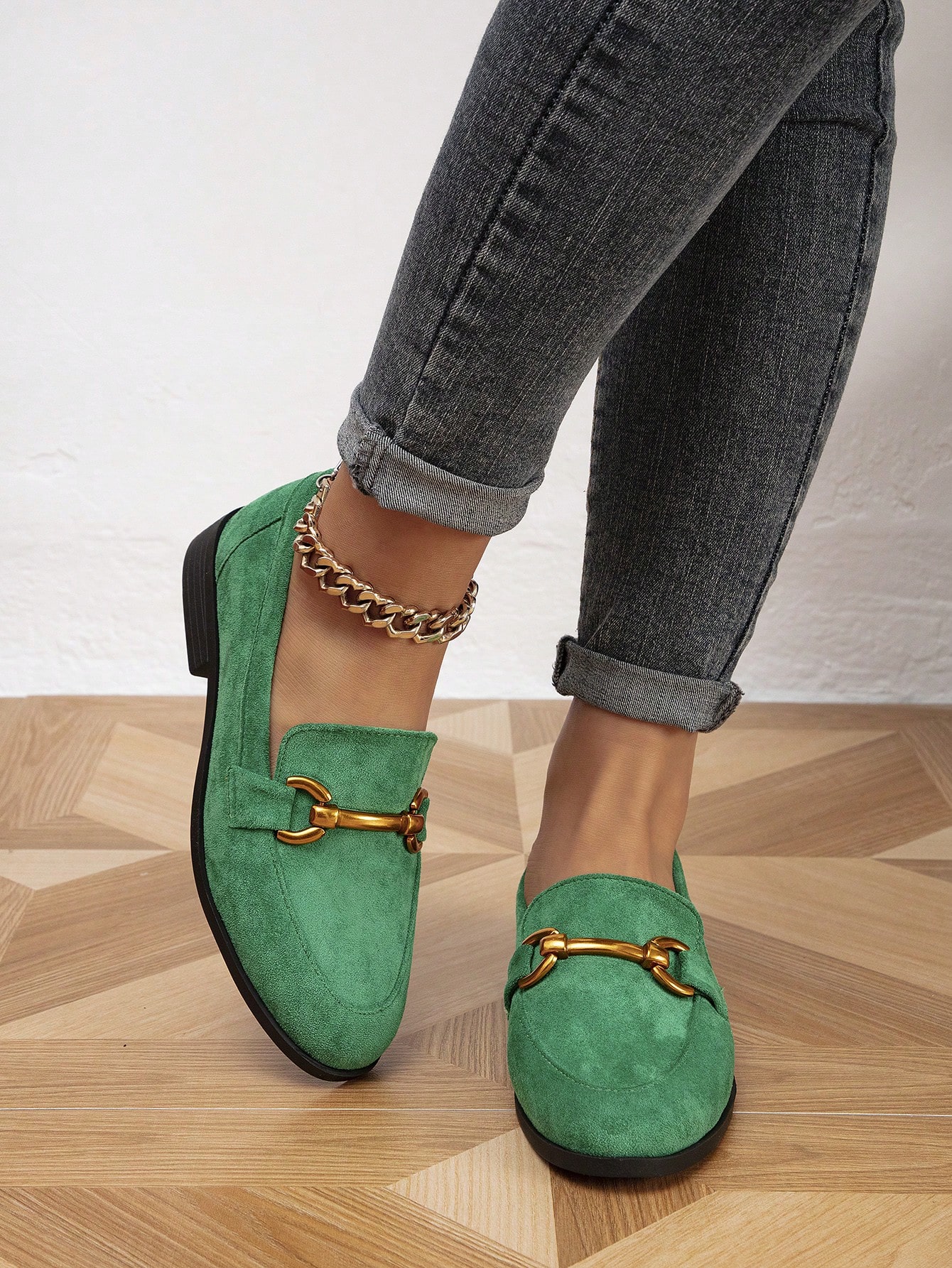 In Green Women Flats