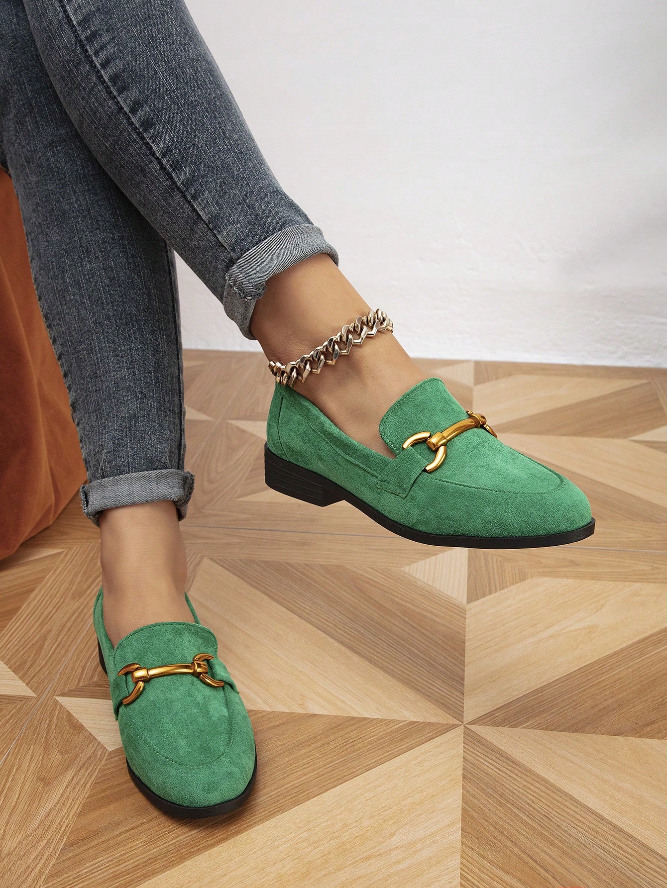 In Green Women Flats