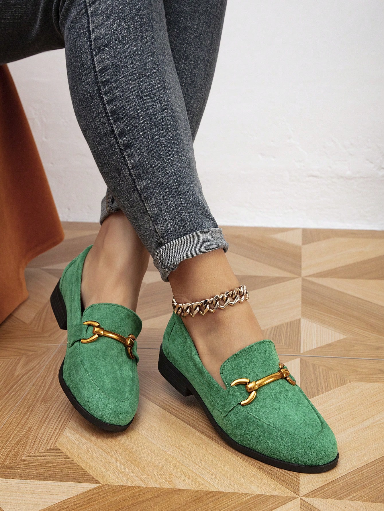 In Green Women Flats