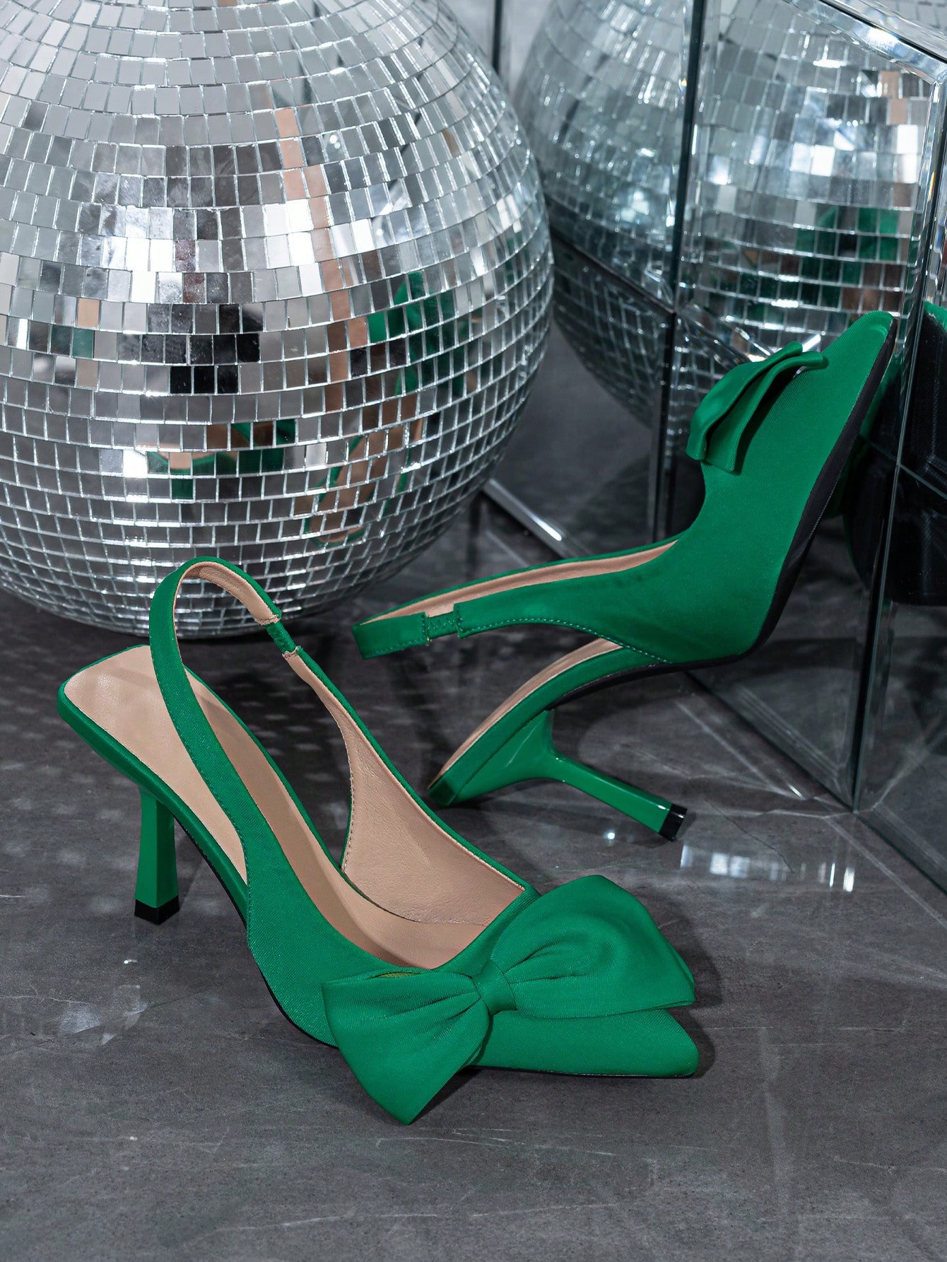 In Green Women Pumps