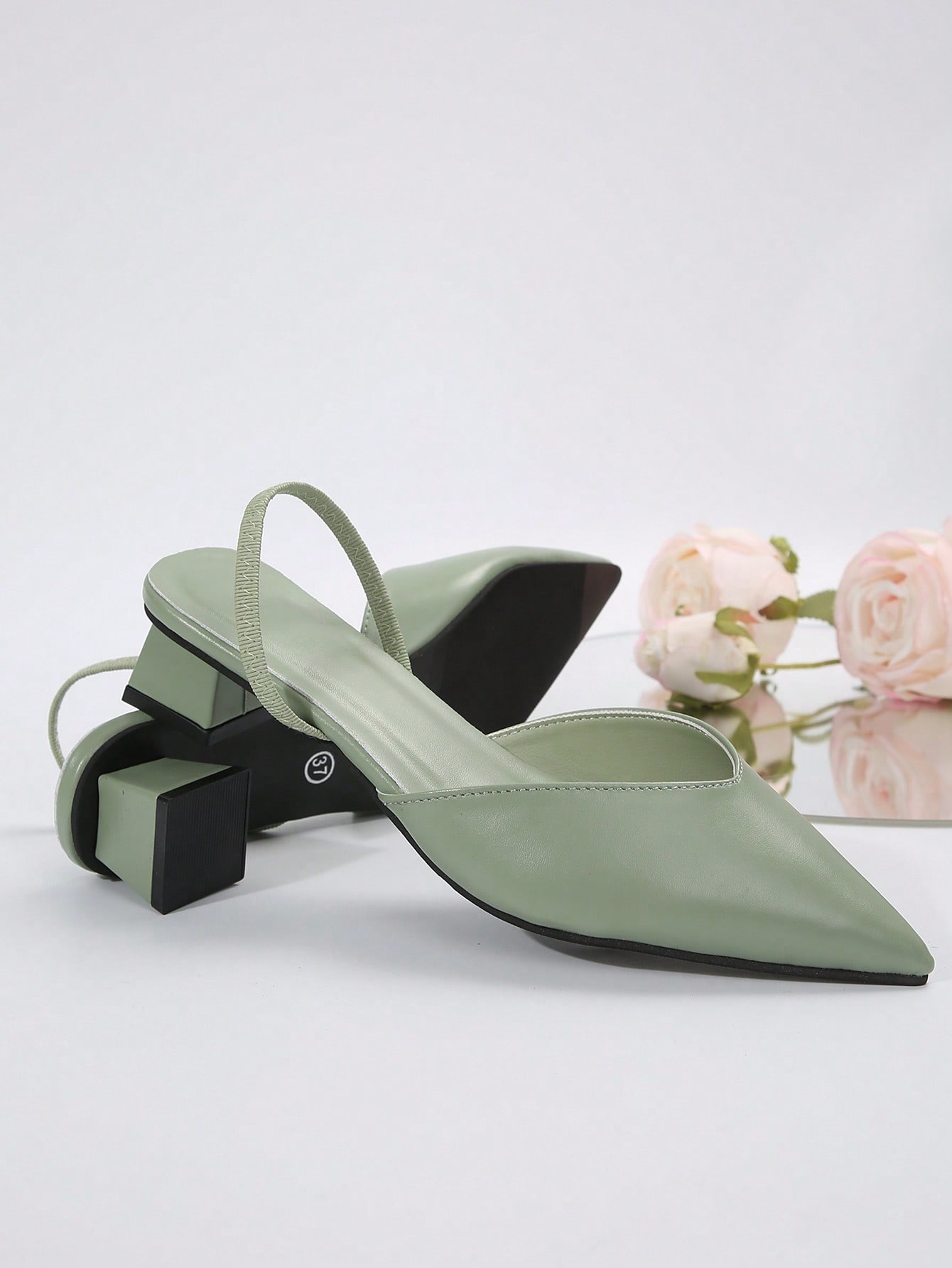 In Green Women Flats