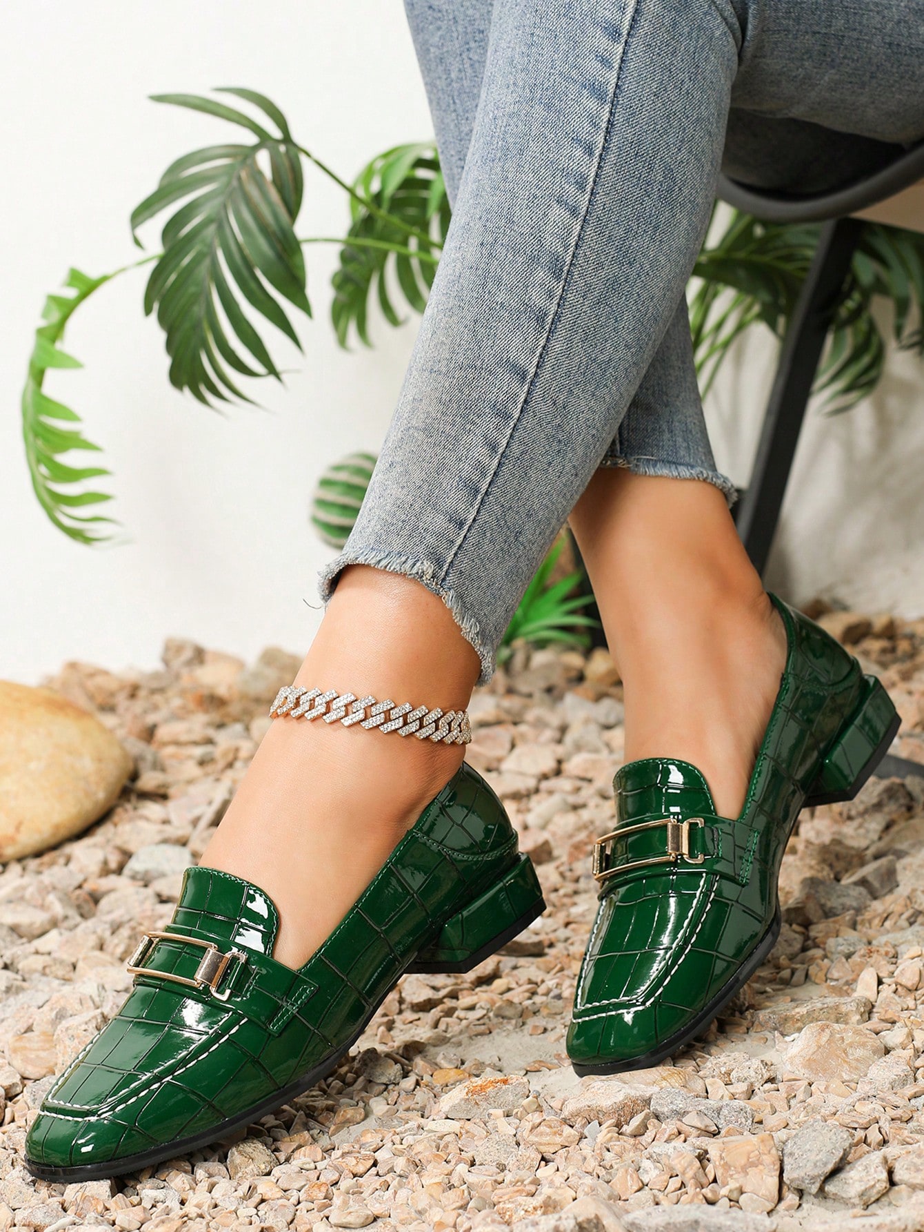 In Green Women Flats