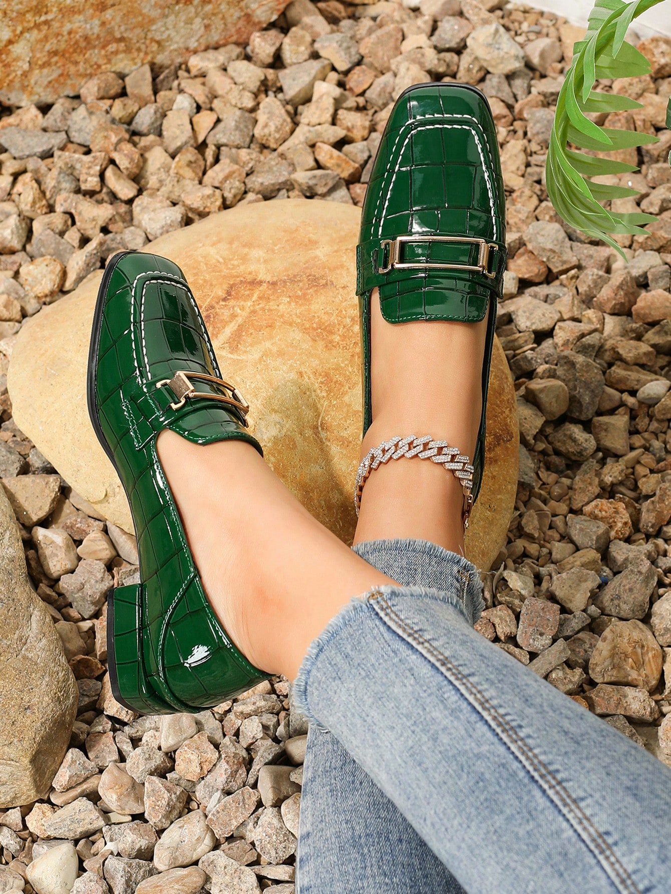 In Green Women Flats