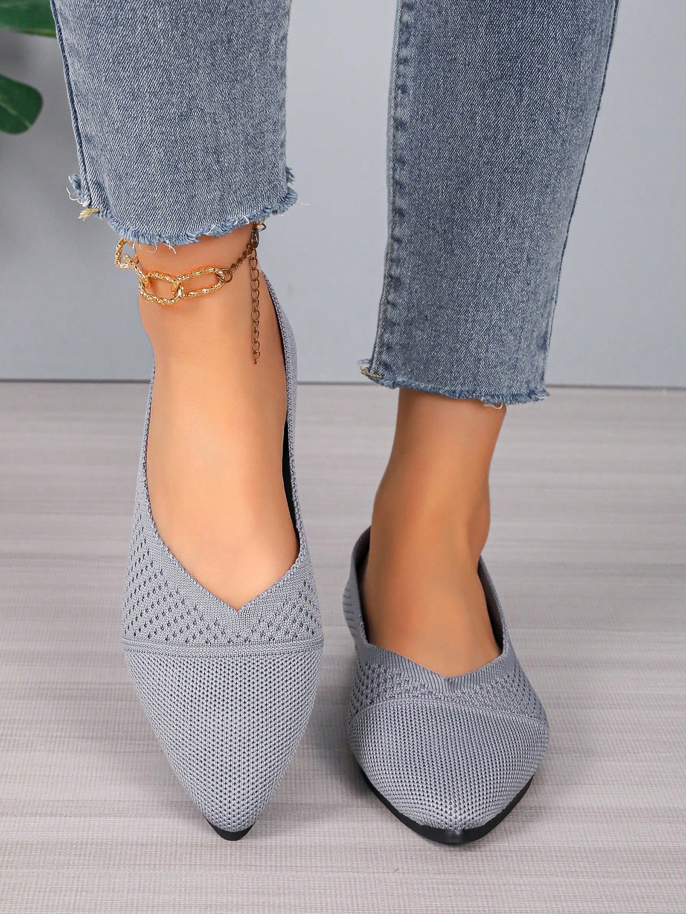 Women Flats Below $9.99