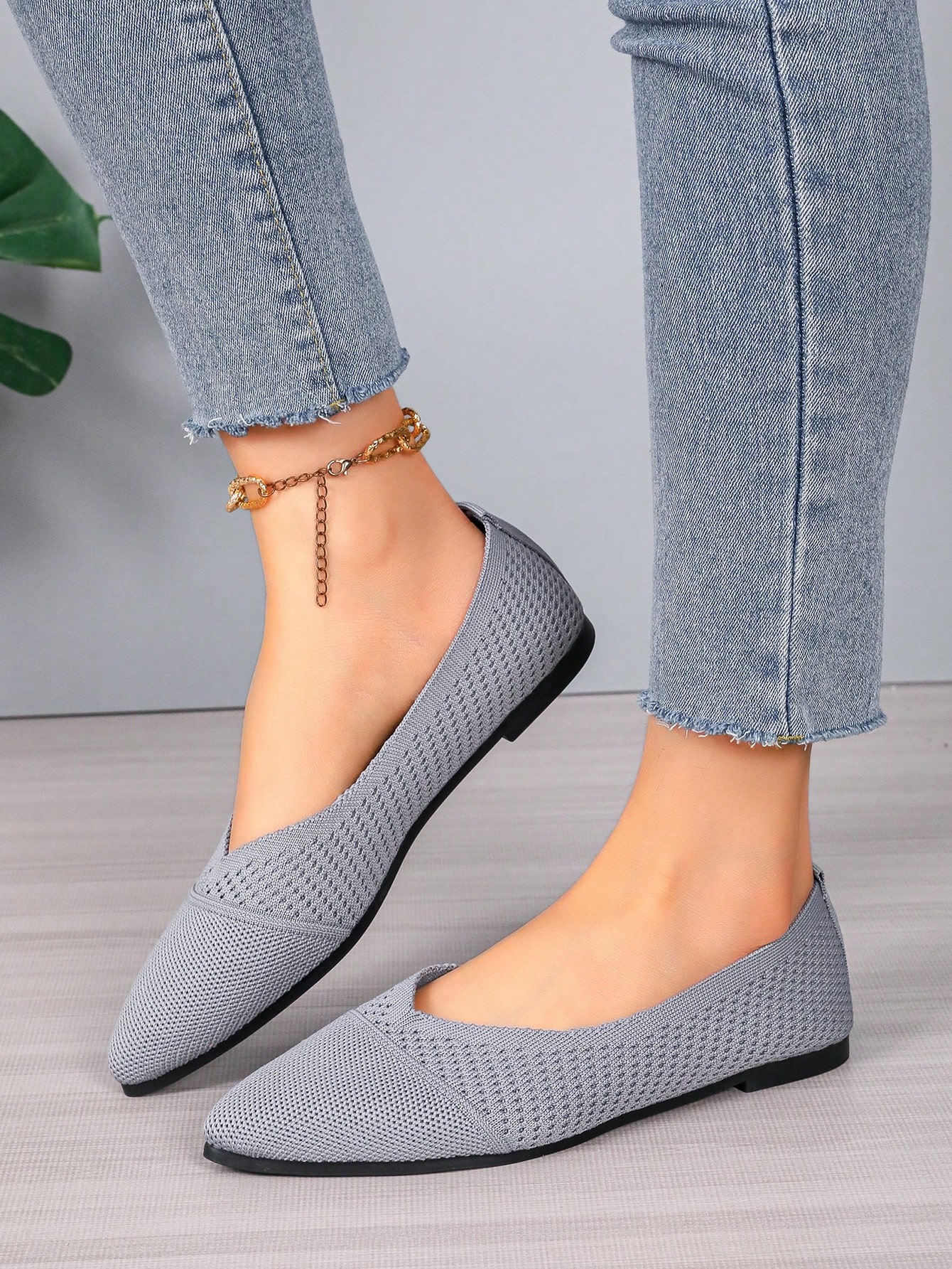 Women Flats Below $9.99