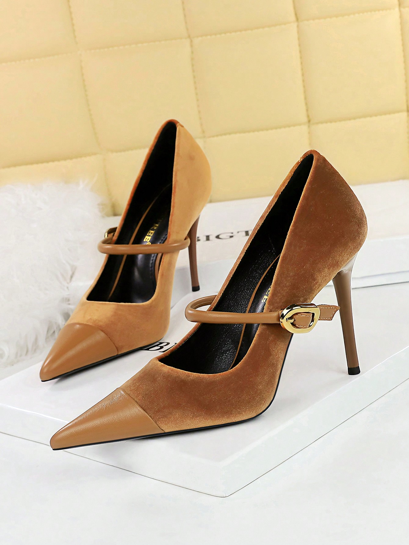 In Camel Women Pumps