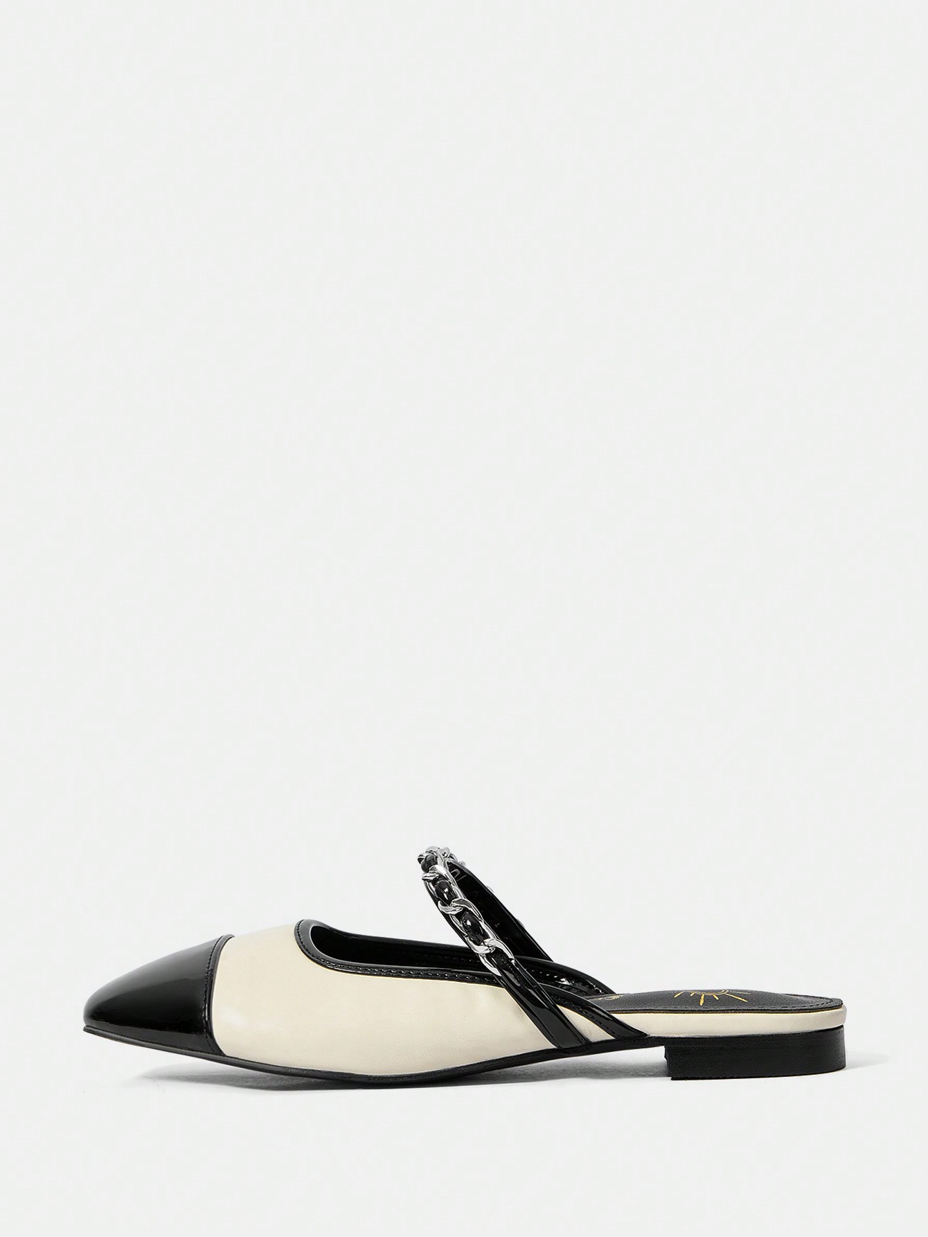 In Black and White Women Flats