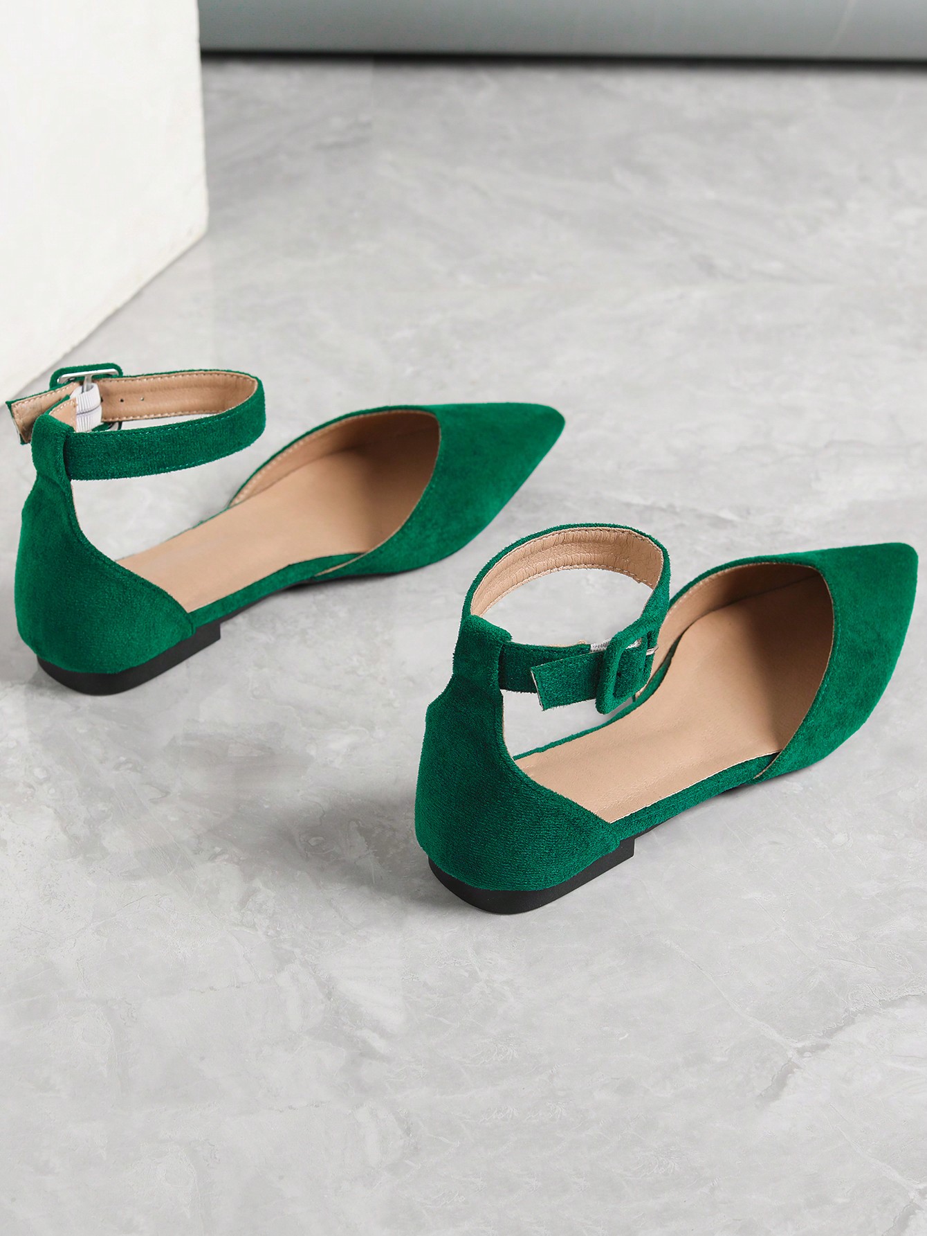 In Green Women Flats