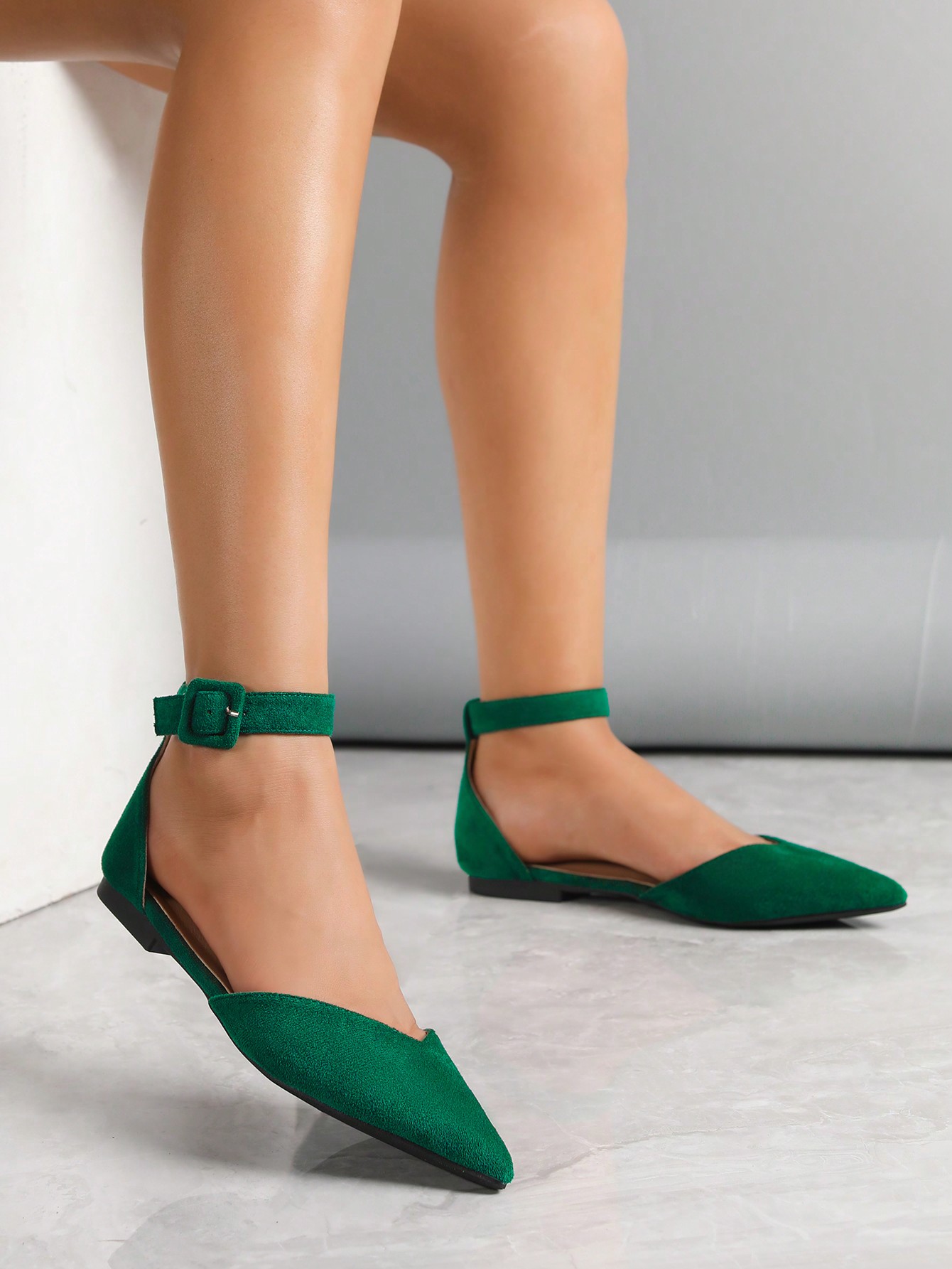 In Green Women Flats