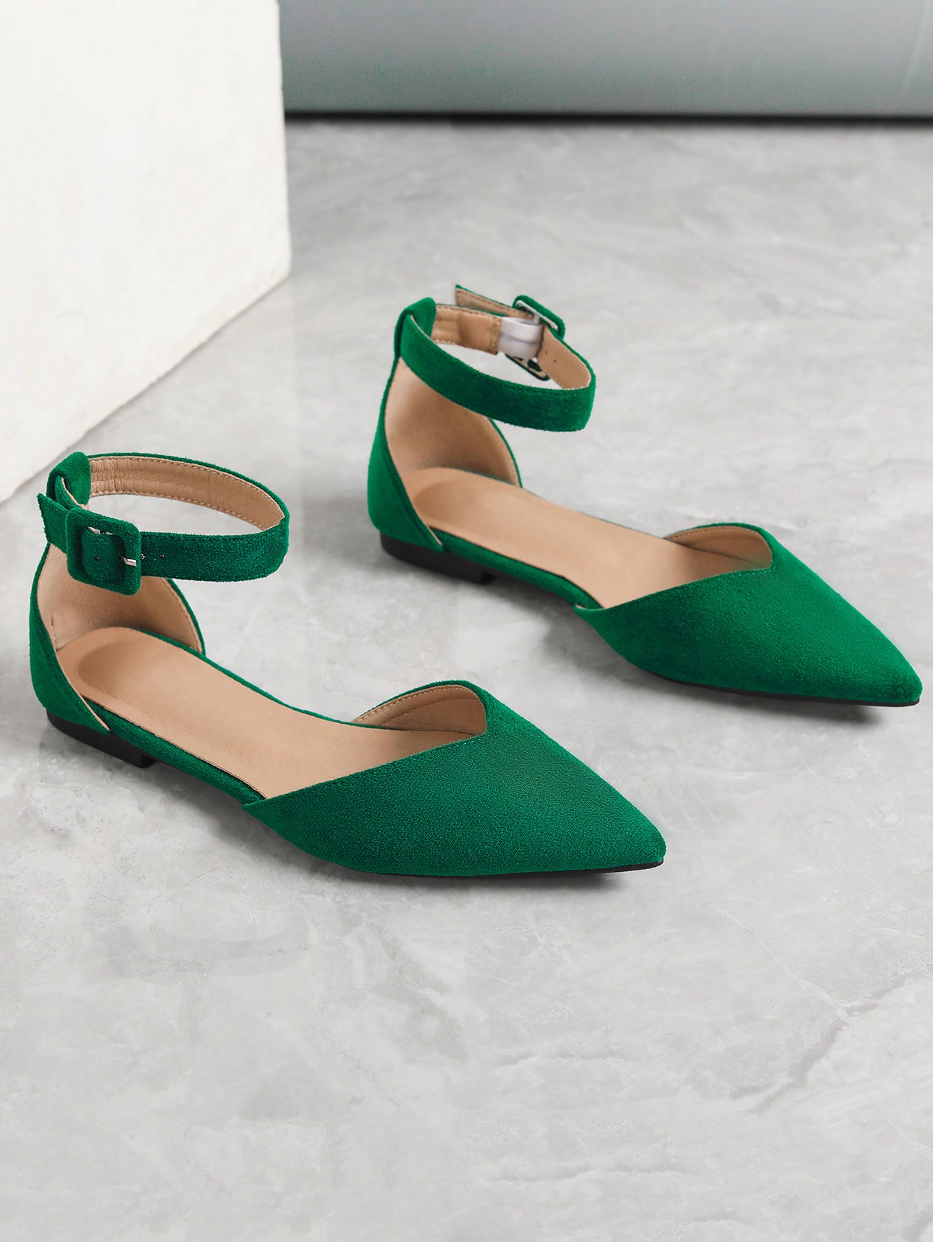 In Green Women Flats