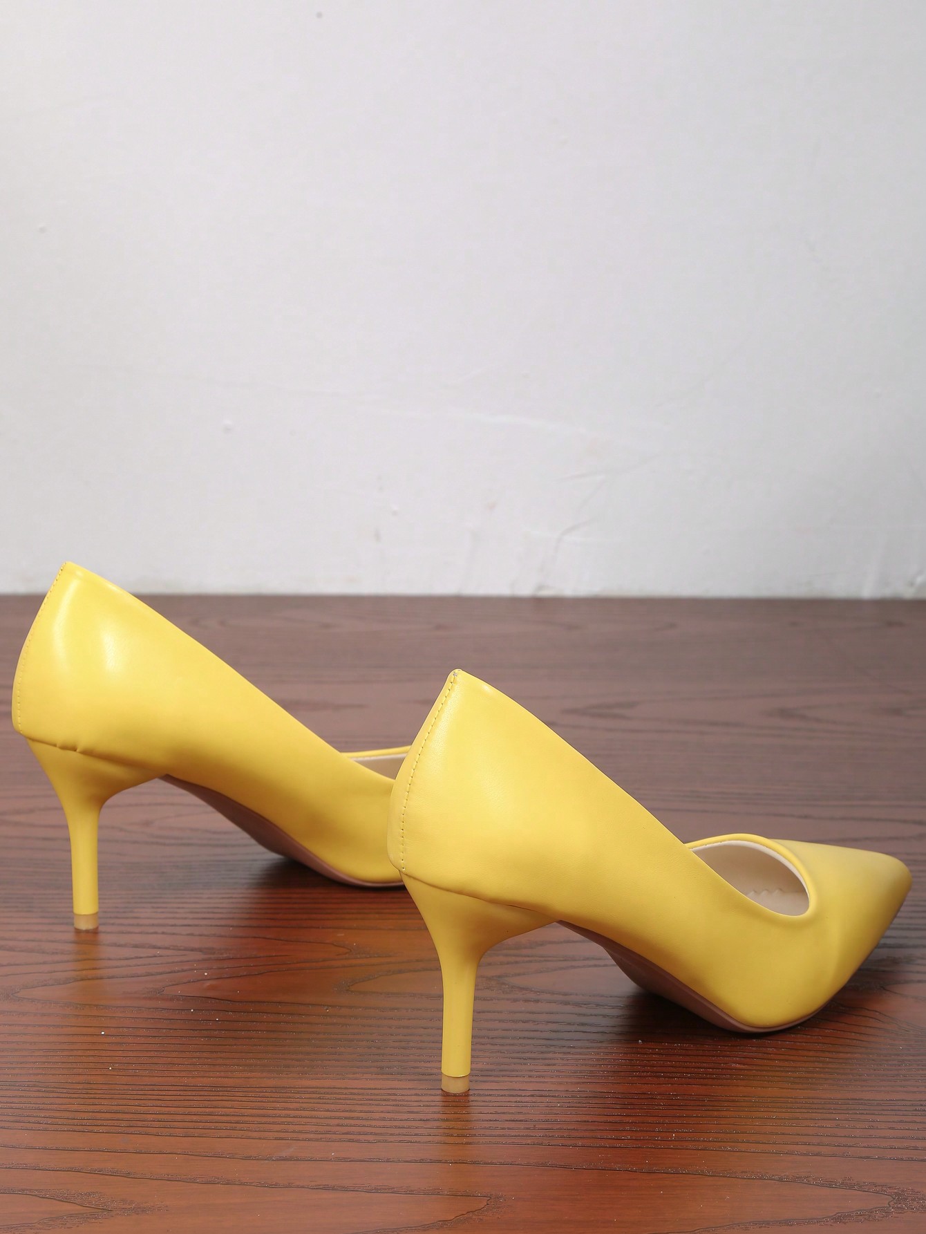 In Yellow Women Pumps