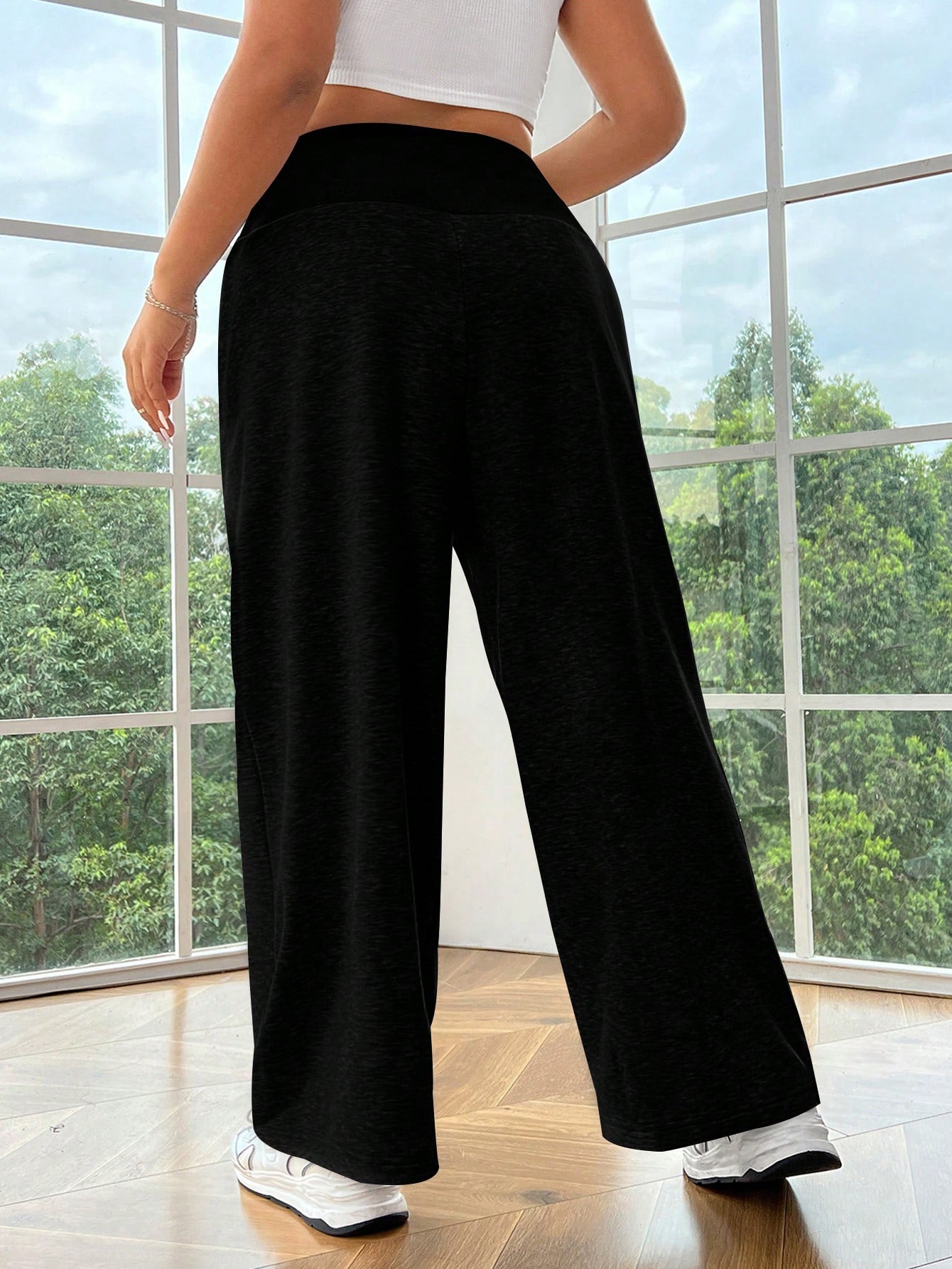 In Black Plus Size Sweatpants