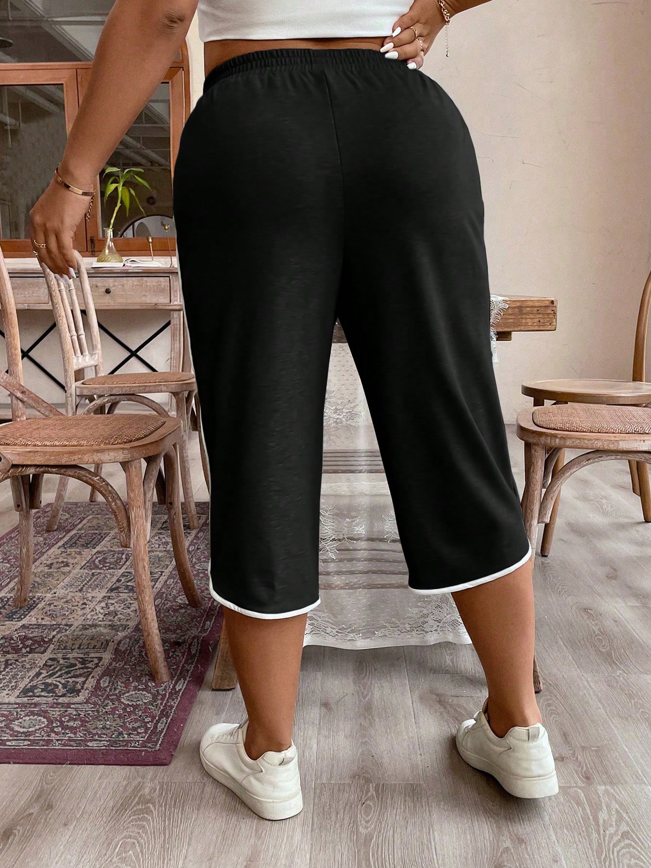 In Black Plus Size Sweatpants