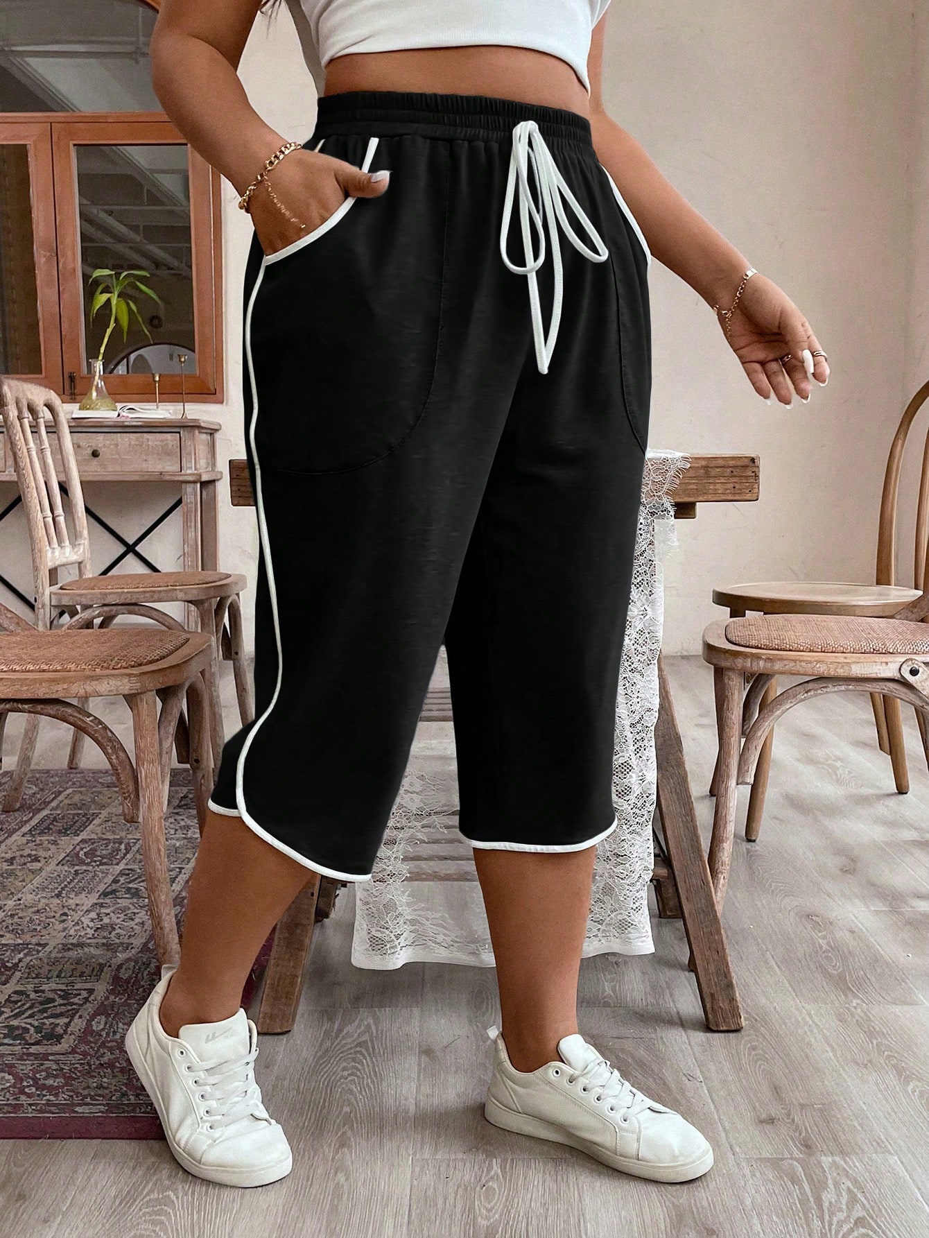 In Black Plus Size Sweatpants