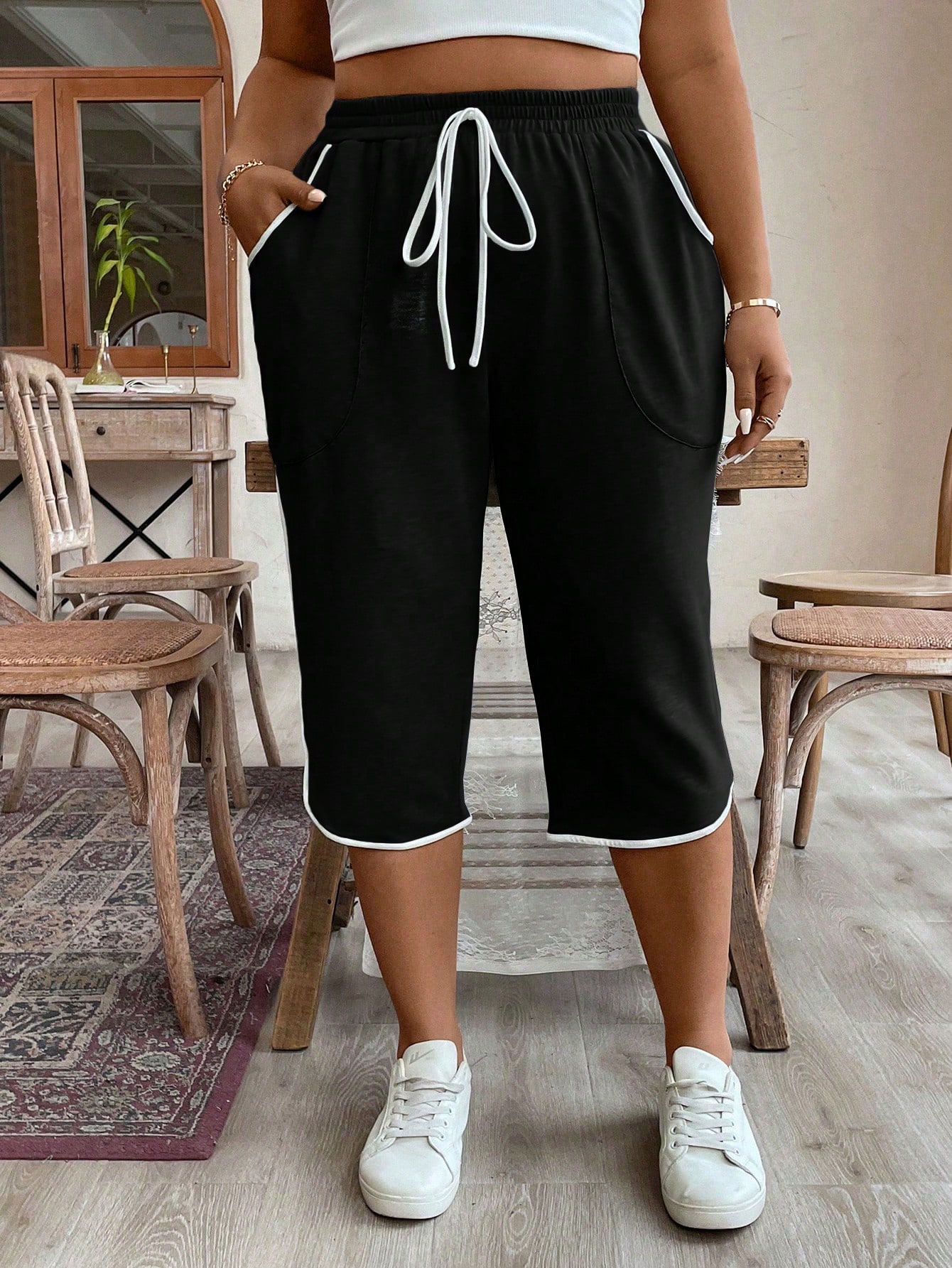 In Black Plus Size Sweatpants