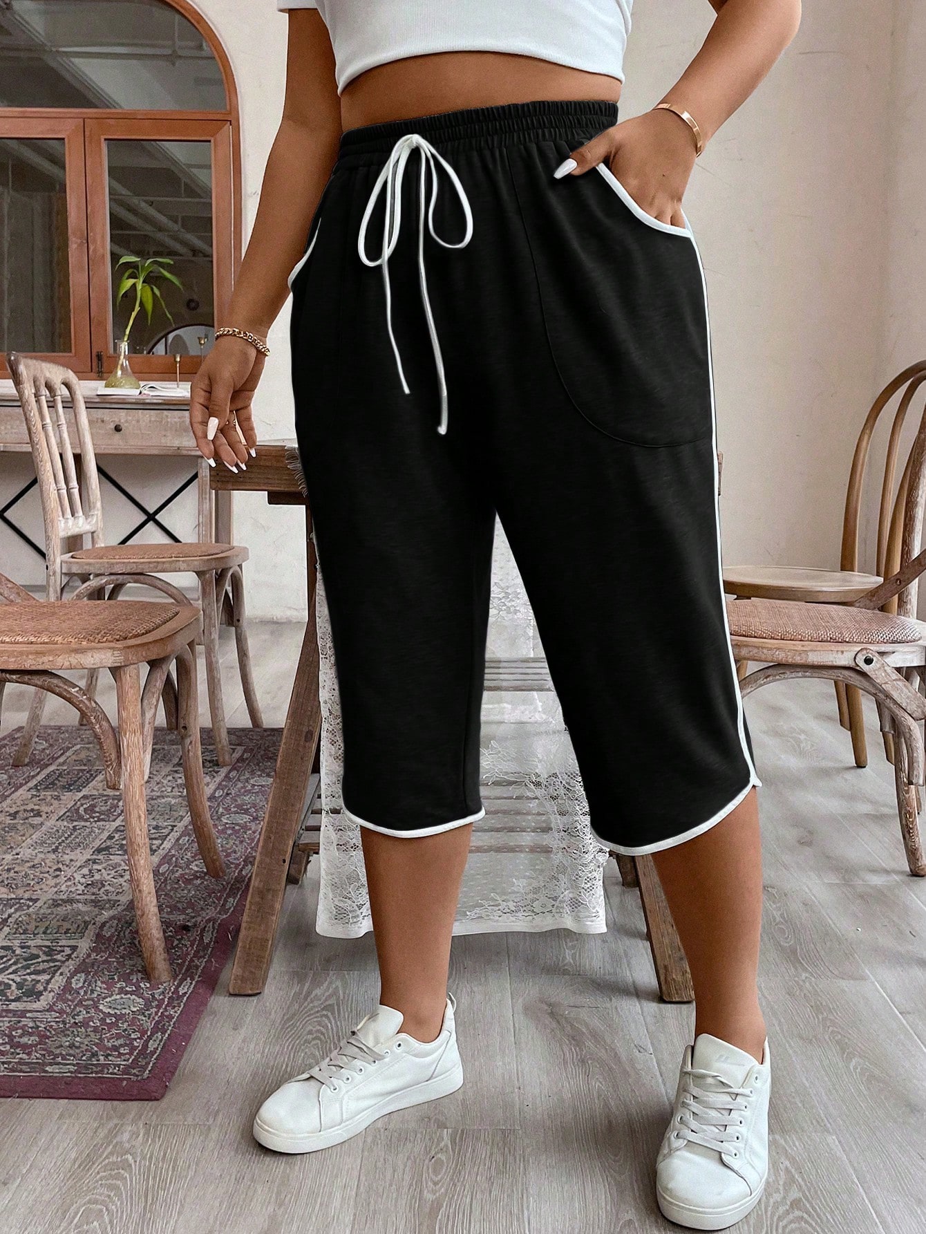 In Black Plus Size Sweatpants